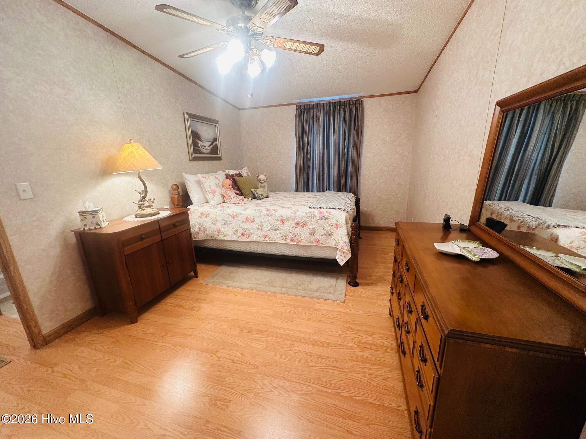 100548768 | Photo 25