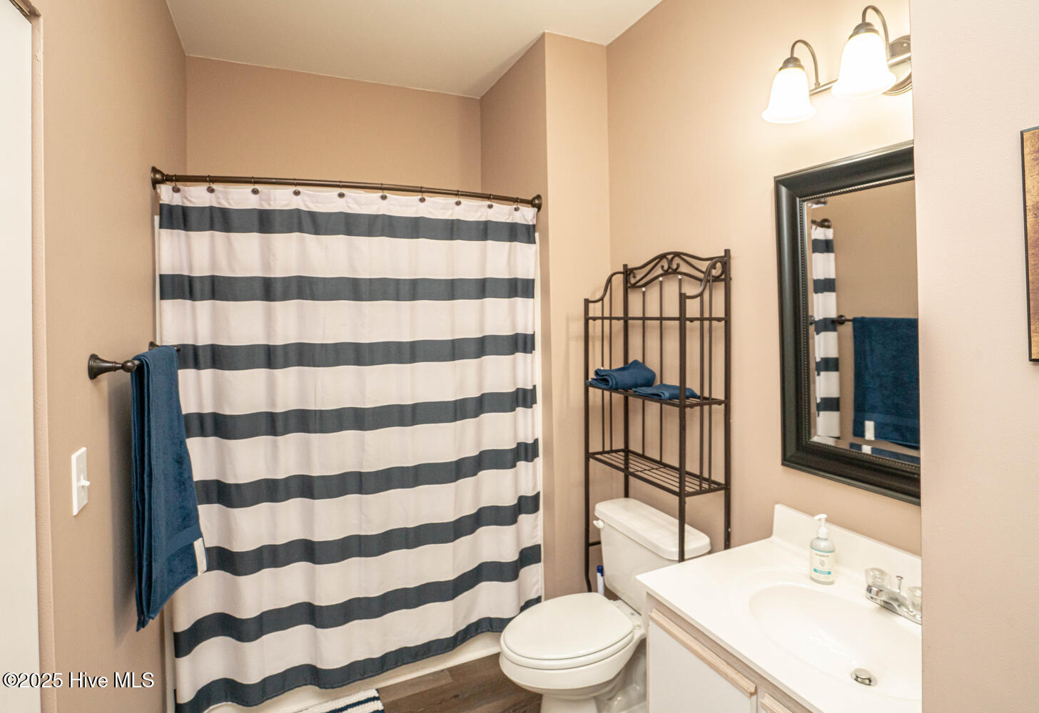 100538055 | Photo 10