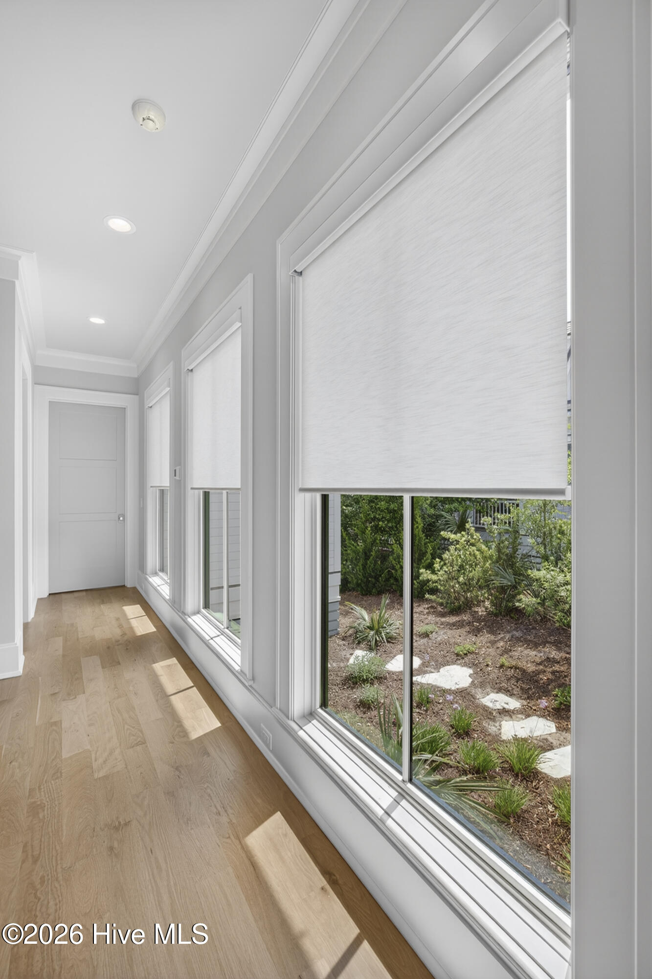 100566186 | Photo 72