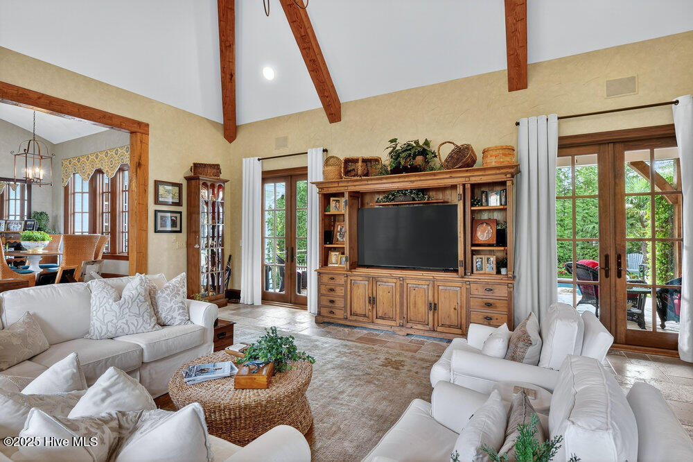 100560338 | Photo 18