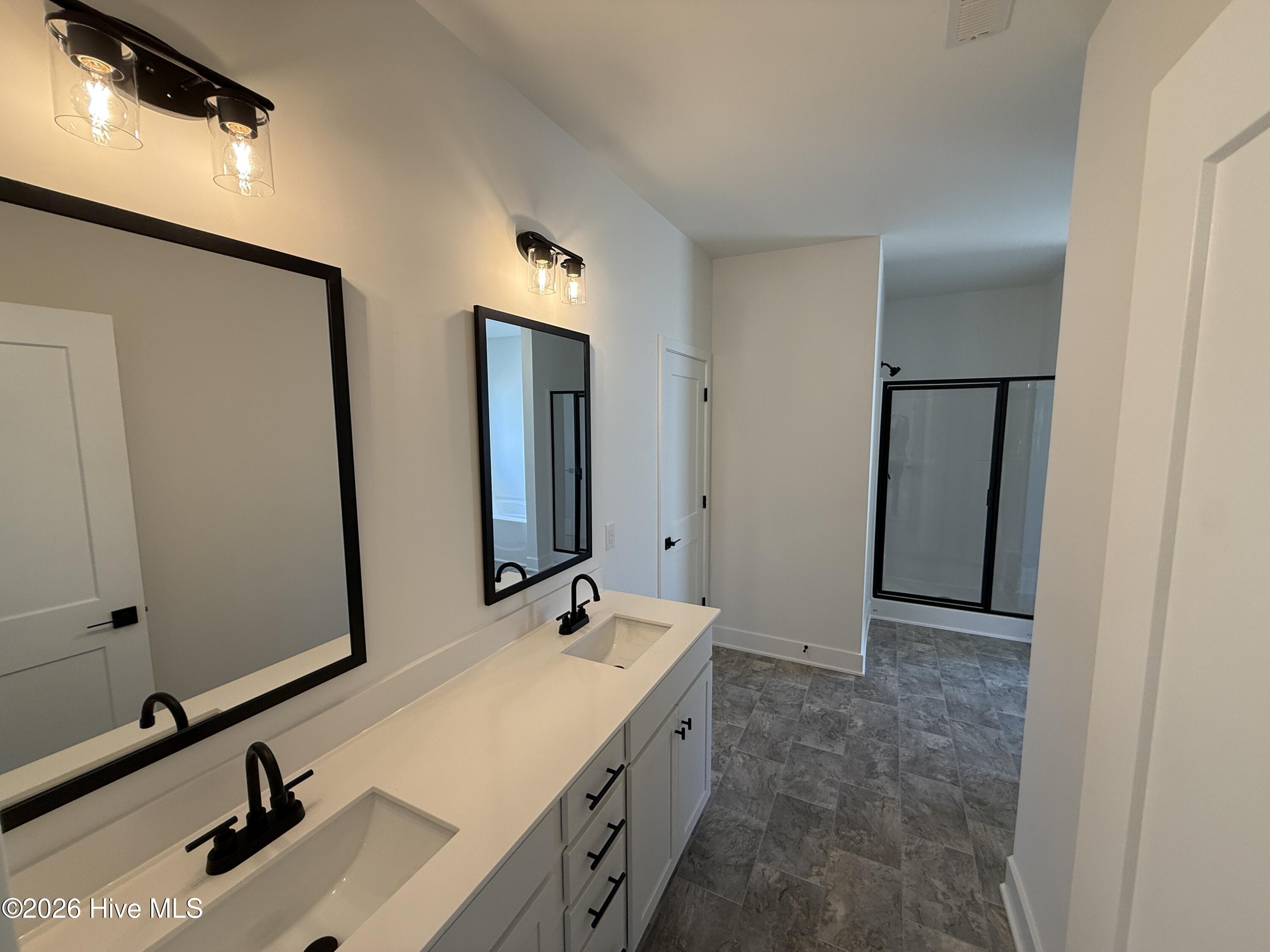 100551152 | Photo 35