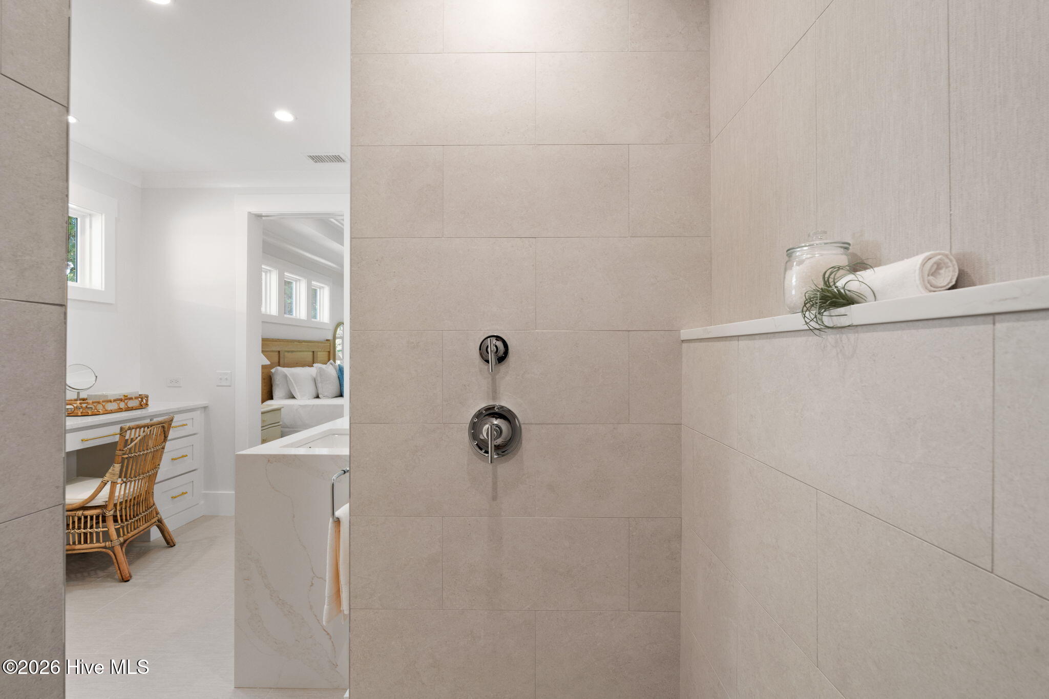 100568916 | Photo 39