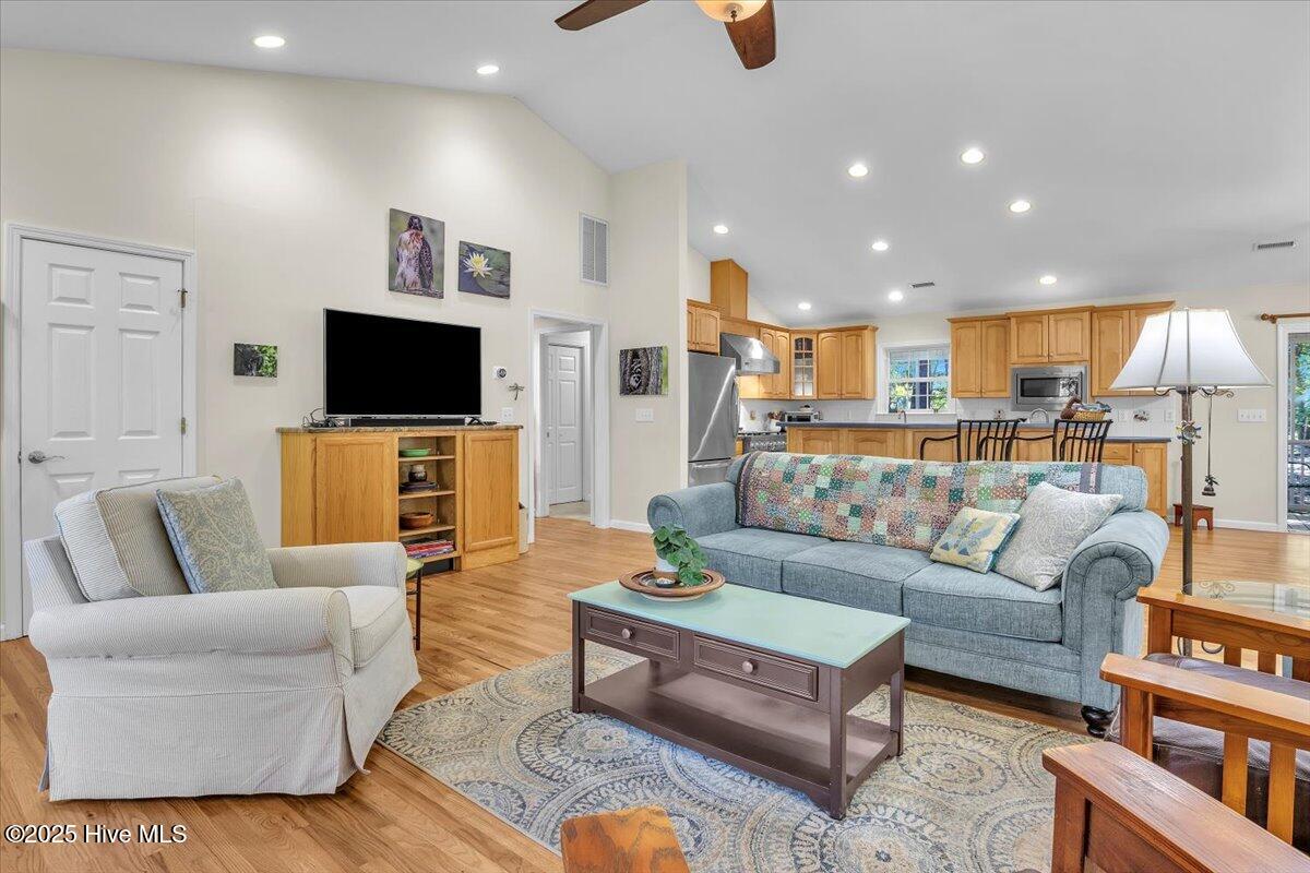 100536639 | Photo 16