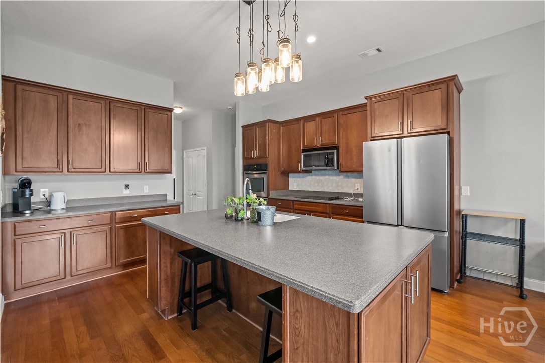 Large Kitchen W/ Island