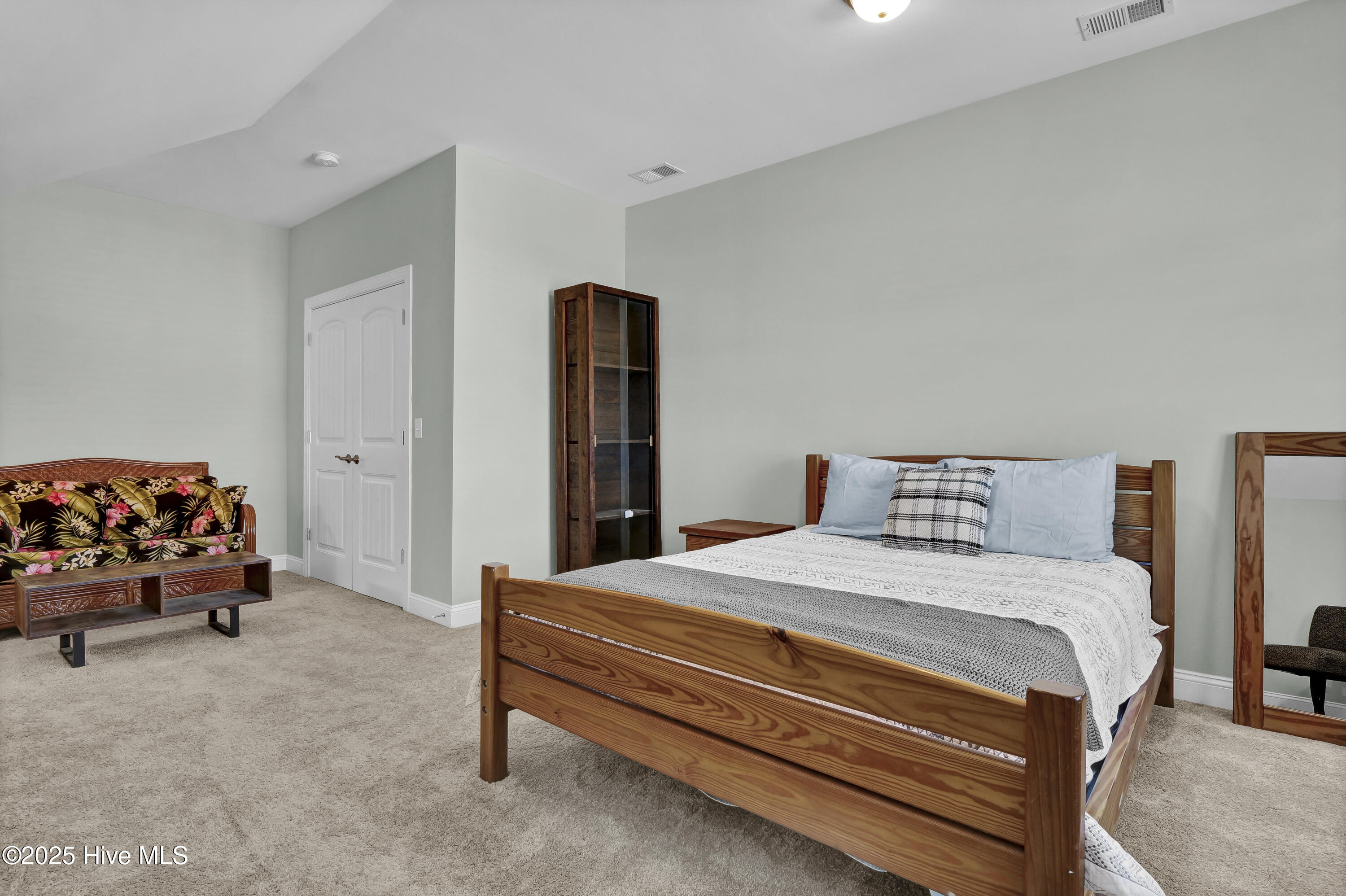 100534693 | Photo 24