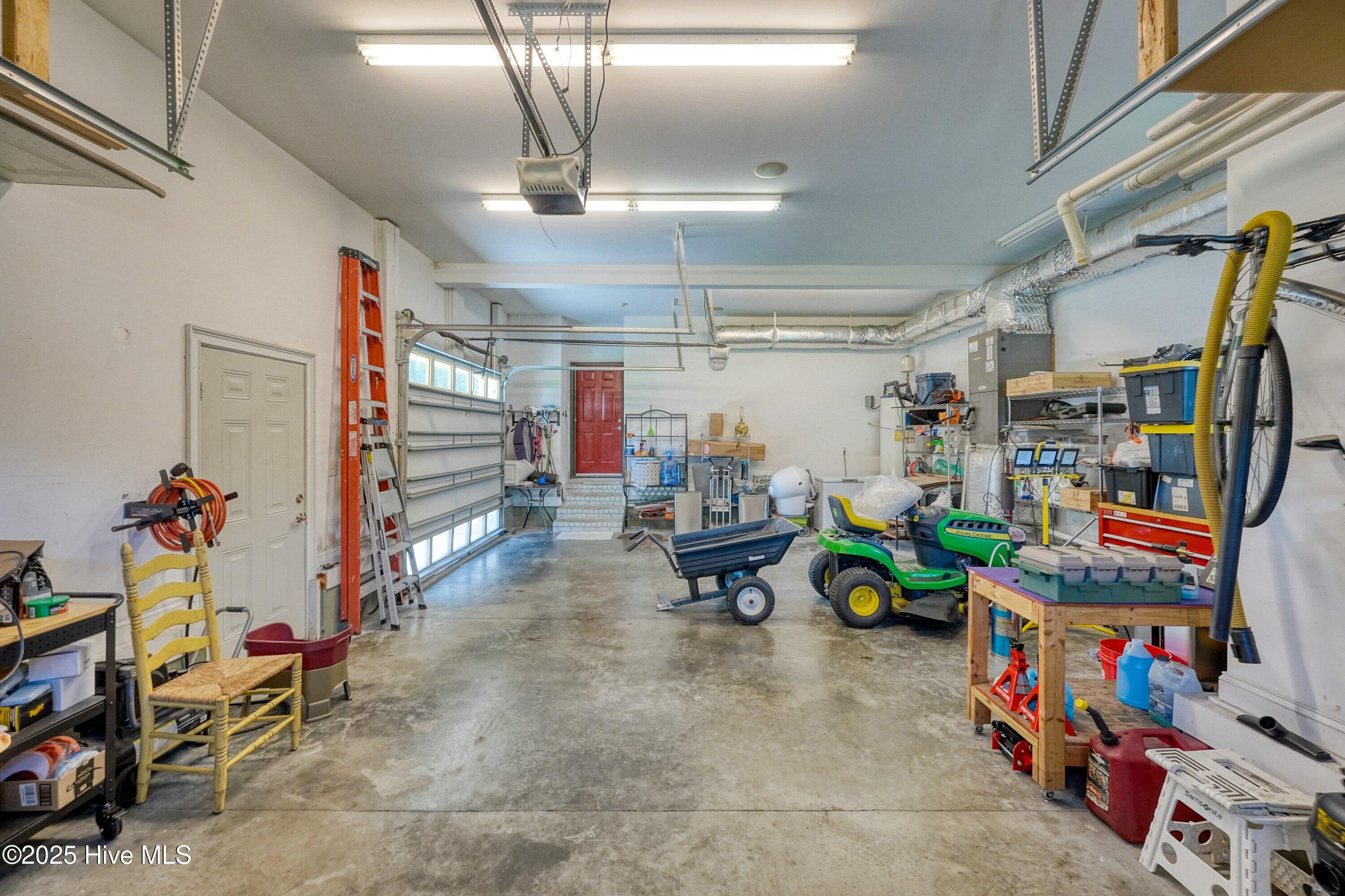 100526883 | Photo 42