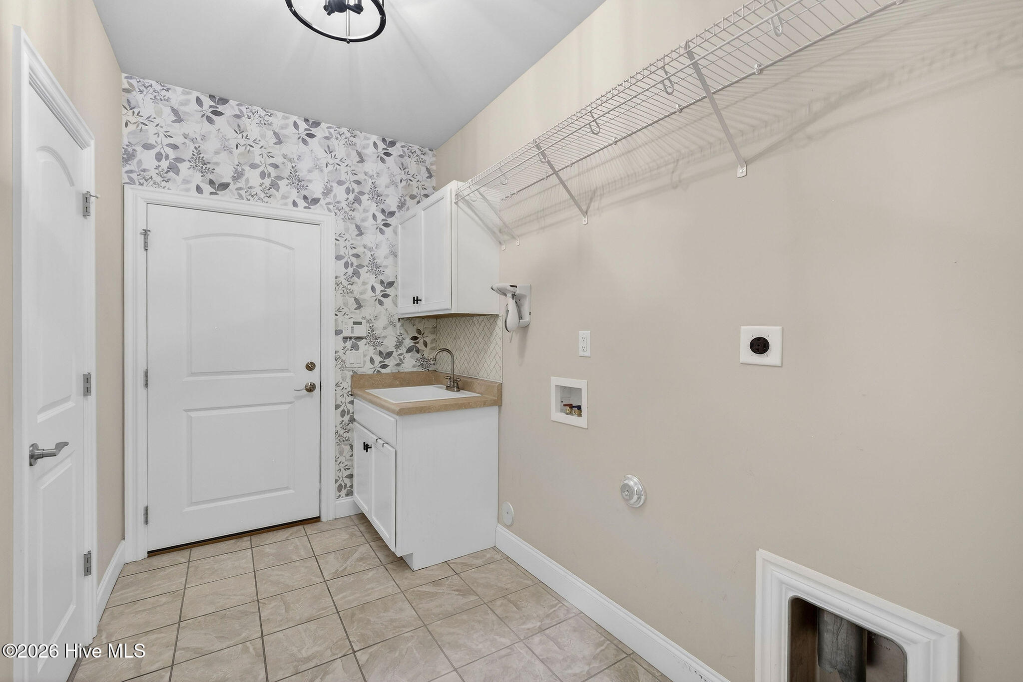 100557341 | Photo 26