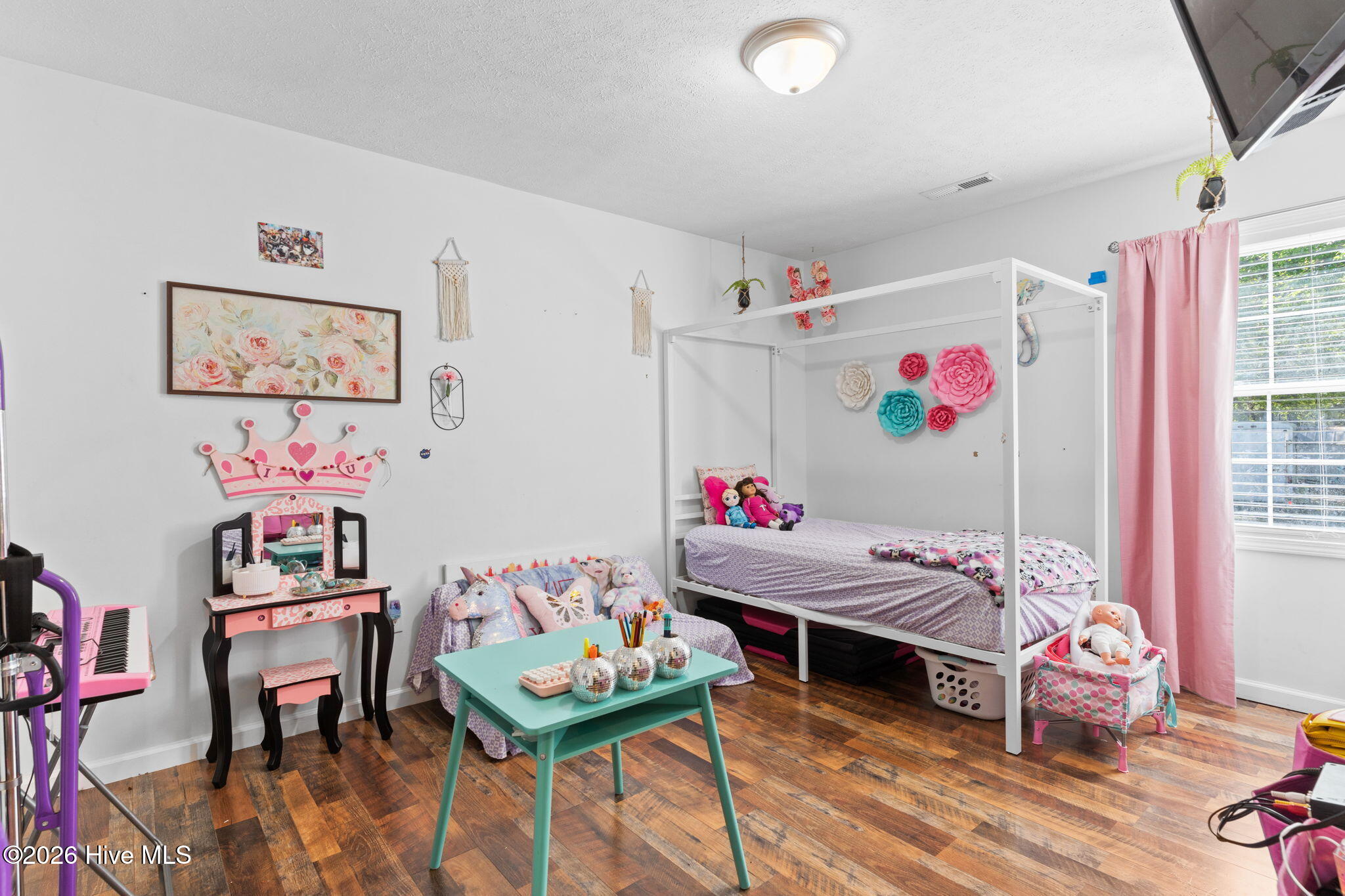 100567979 | Photo 17