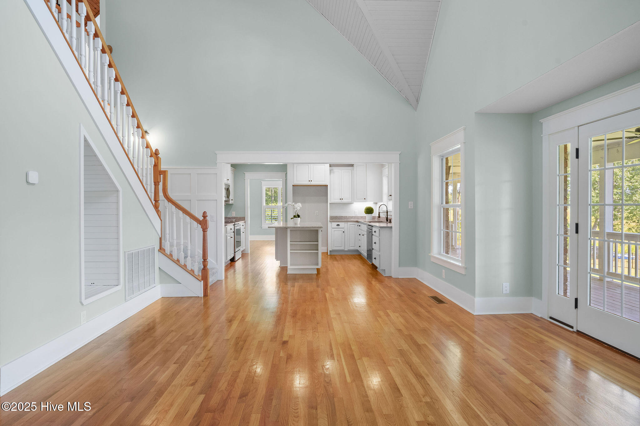 100526729 | Photo 36