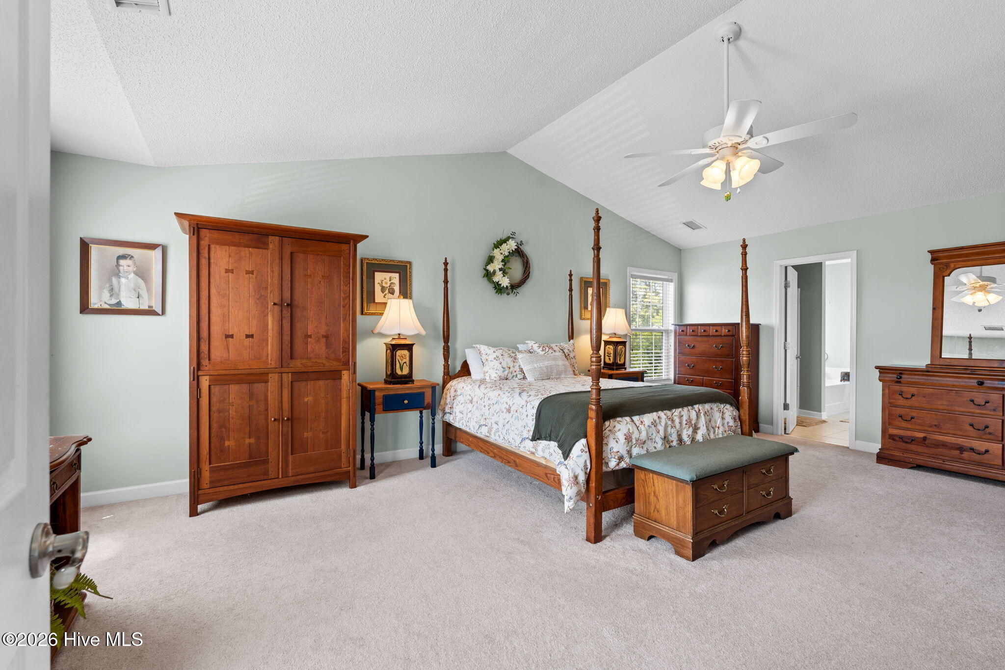 100570375 | Photo 25