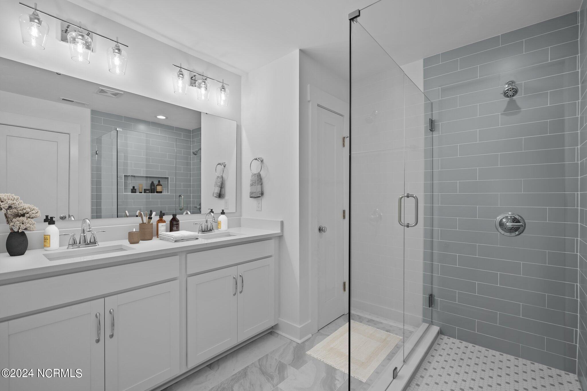 100439102 | Photo 18