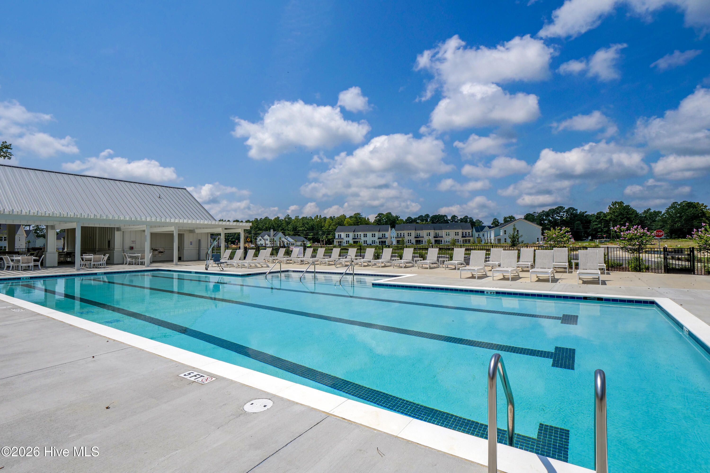 100551940 | Photo 16