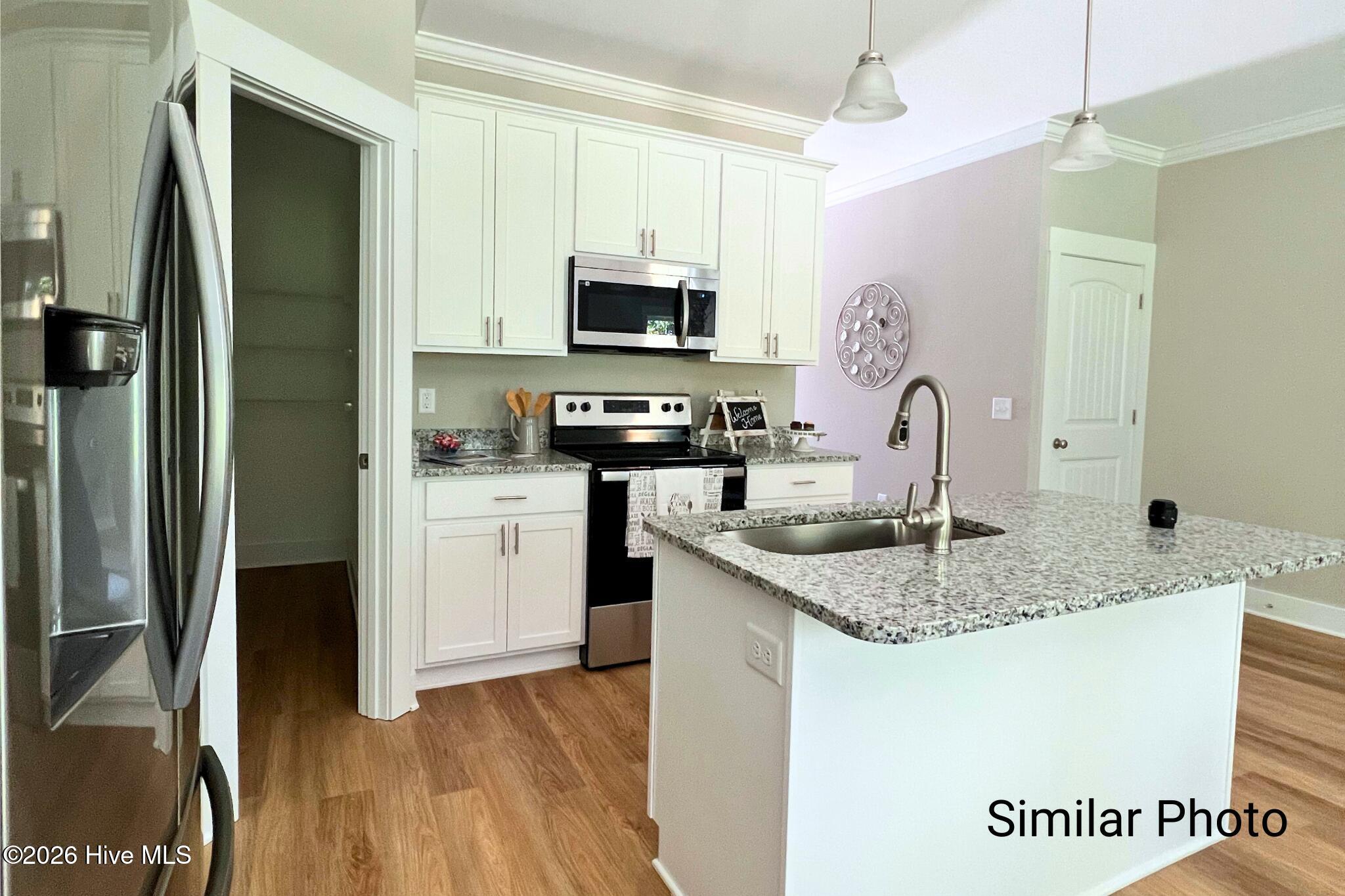 100563789 | Photo 19