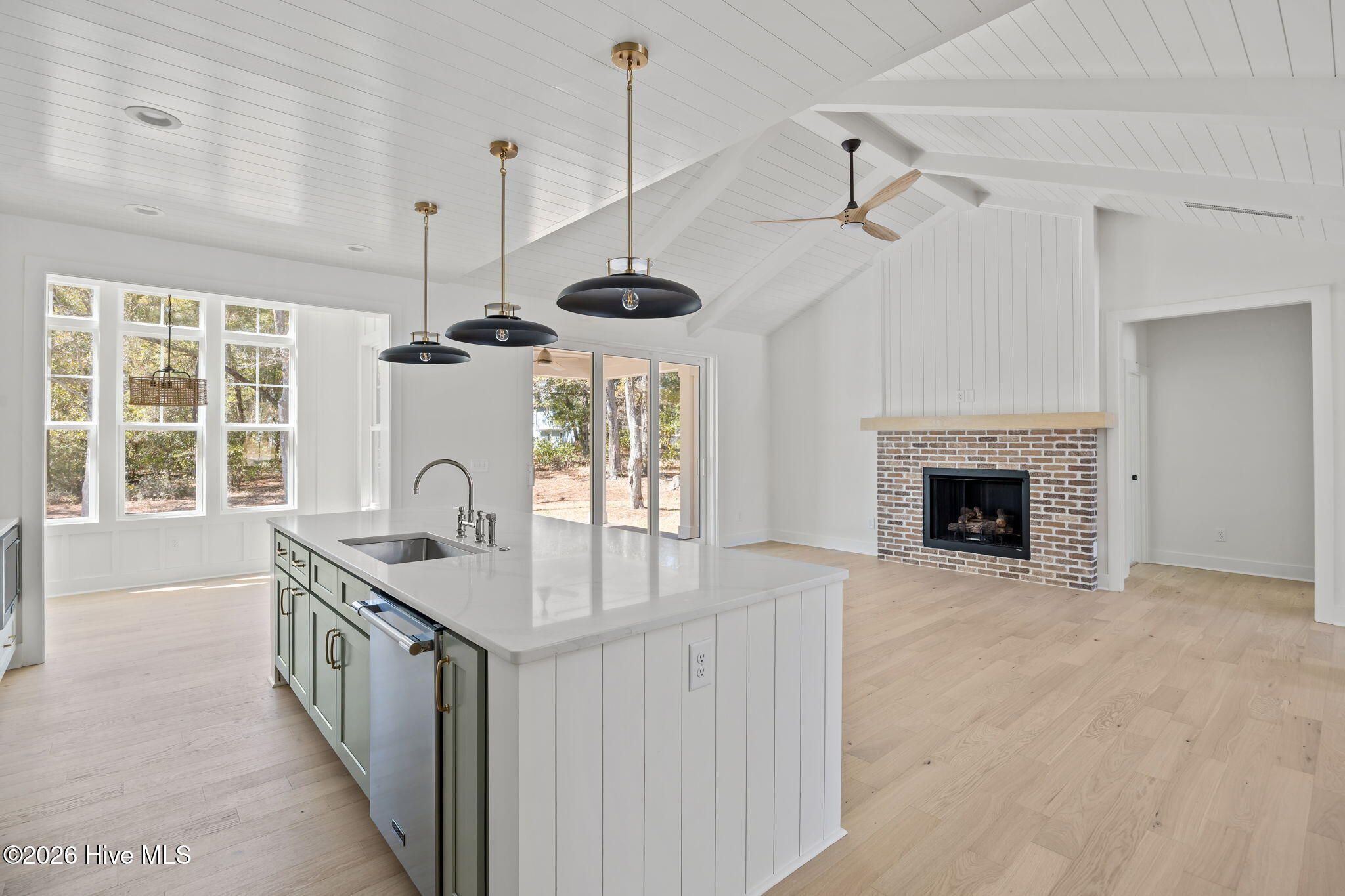 100559098 | Photo 14