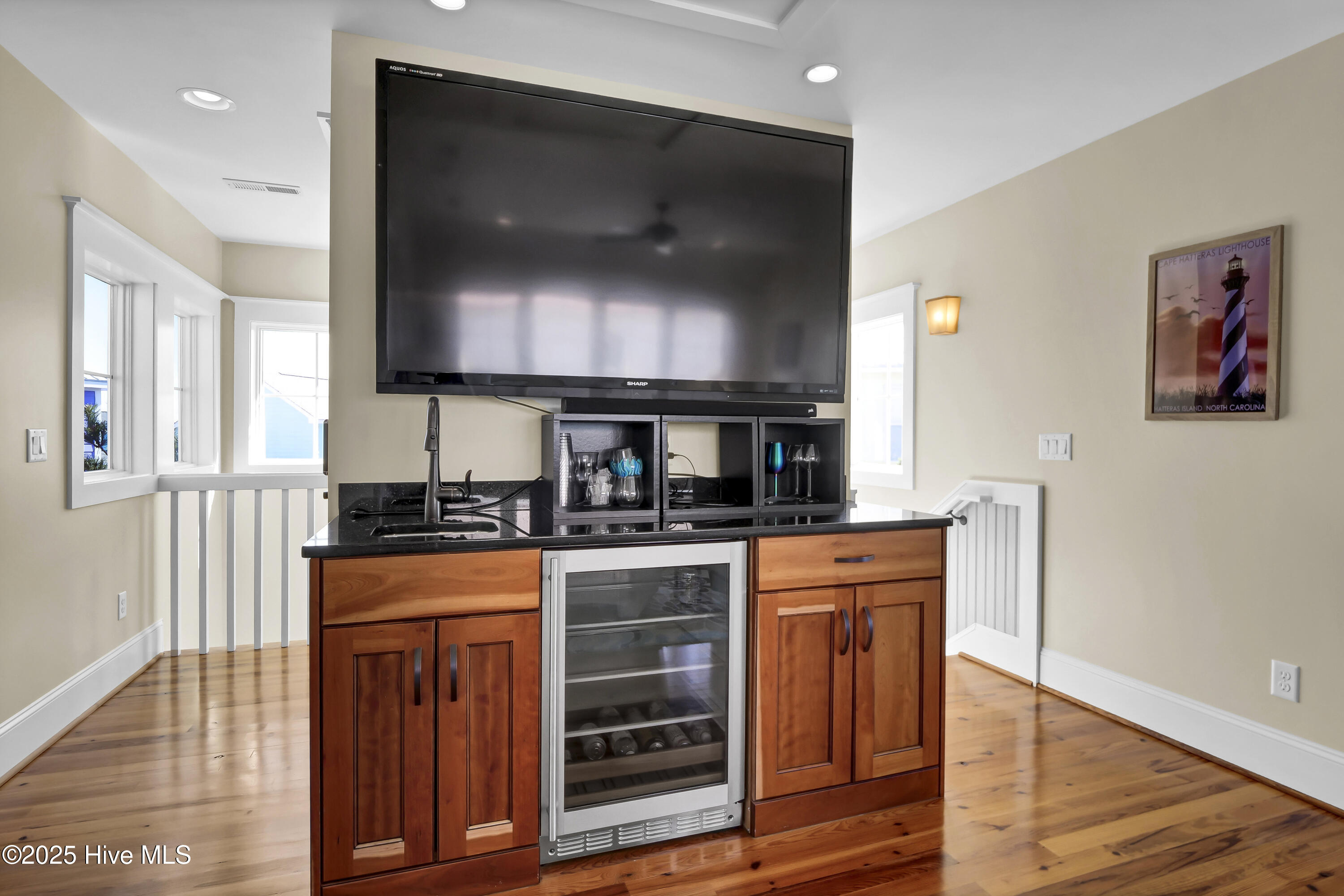 100553290 | Photo 22