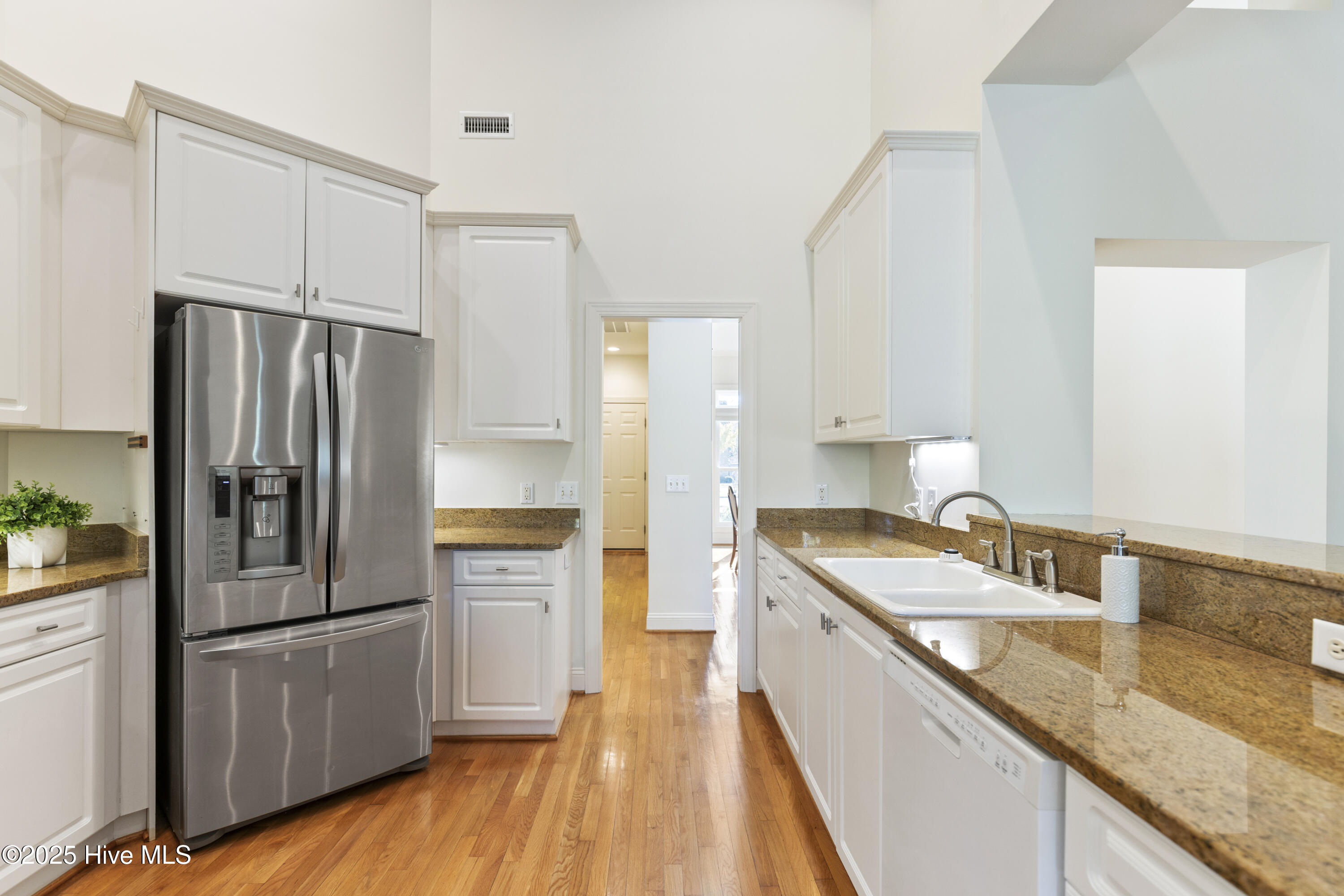 100539771 | Photo 40