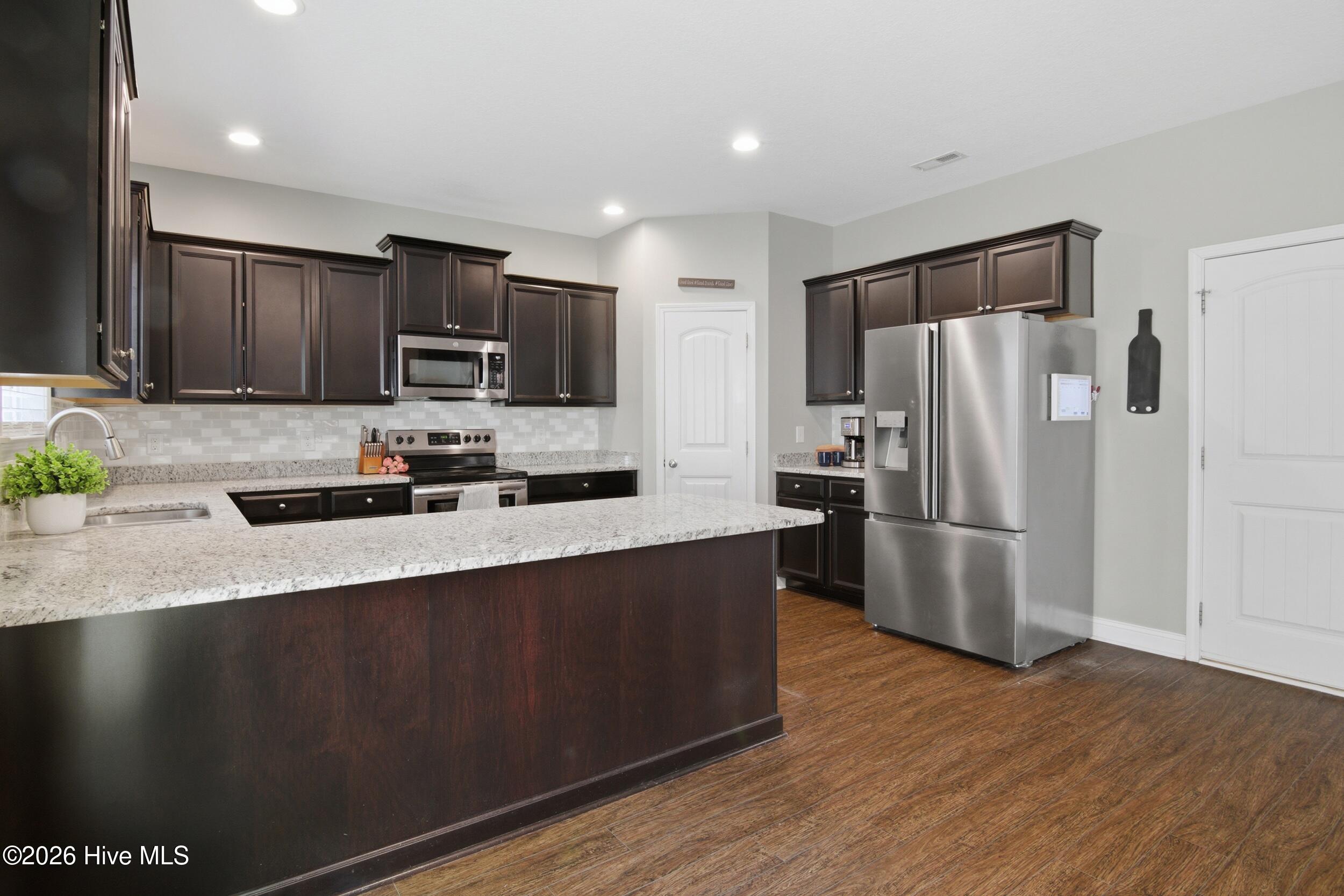 100552695 | Photo 22