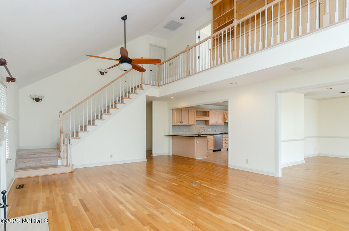 100568383 | Photo 16