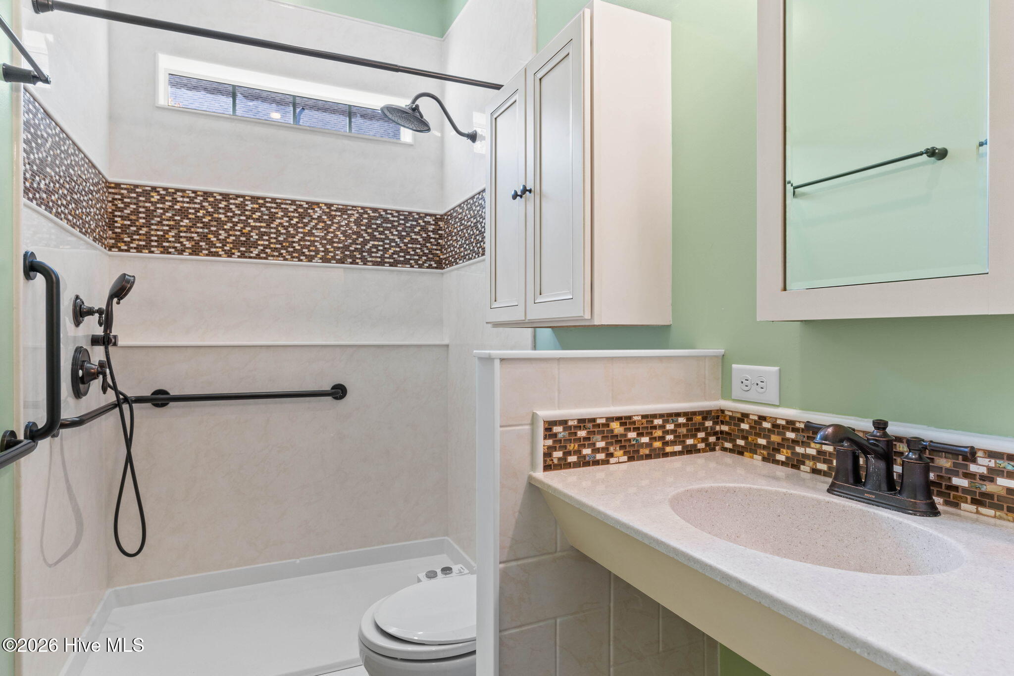 100568005 | Photo 31