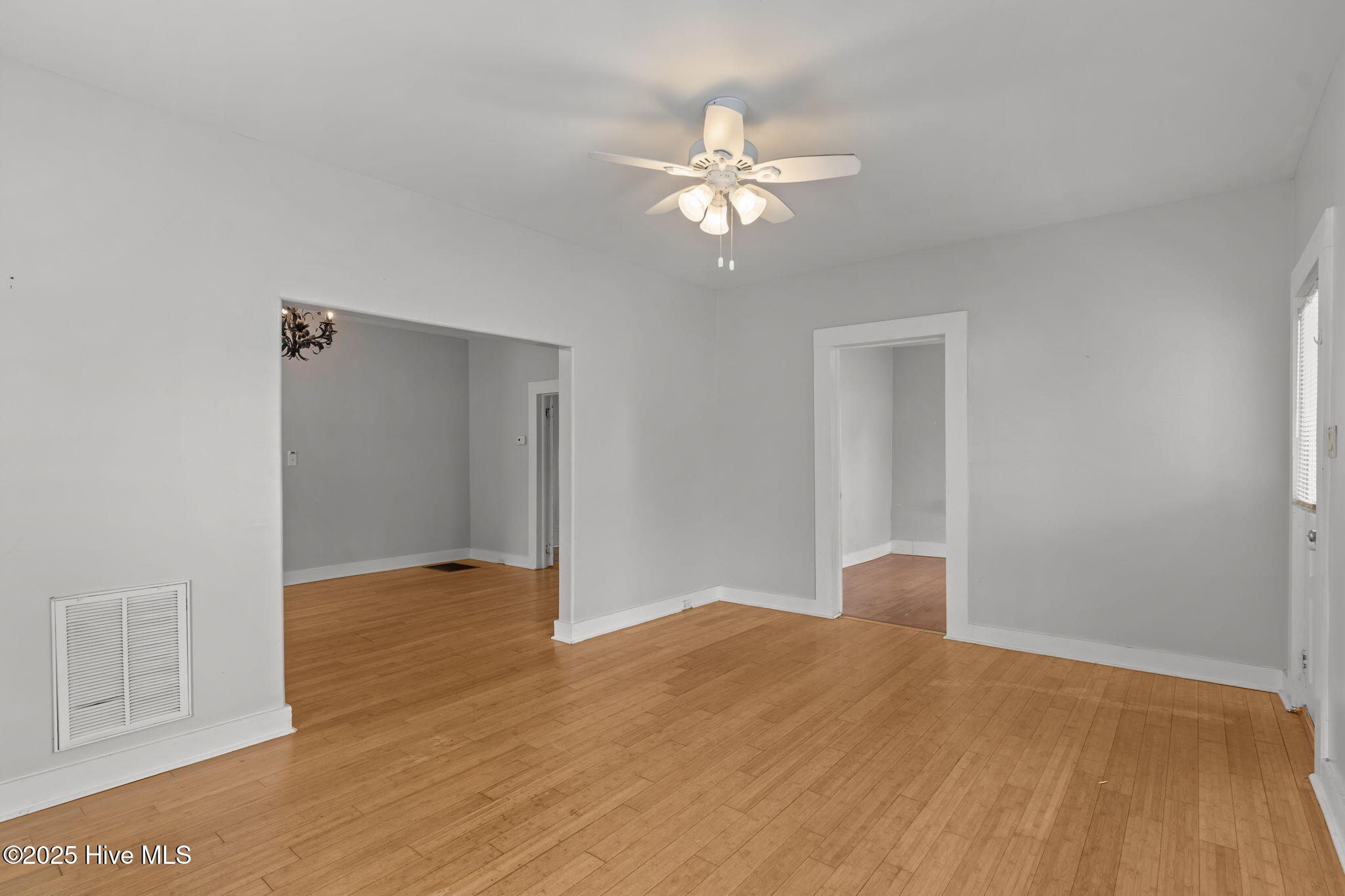 100542982 | Photo 27