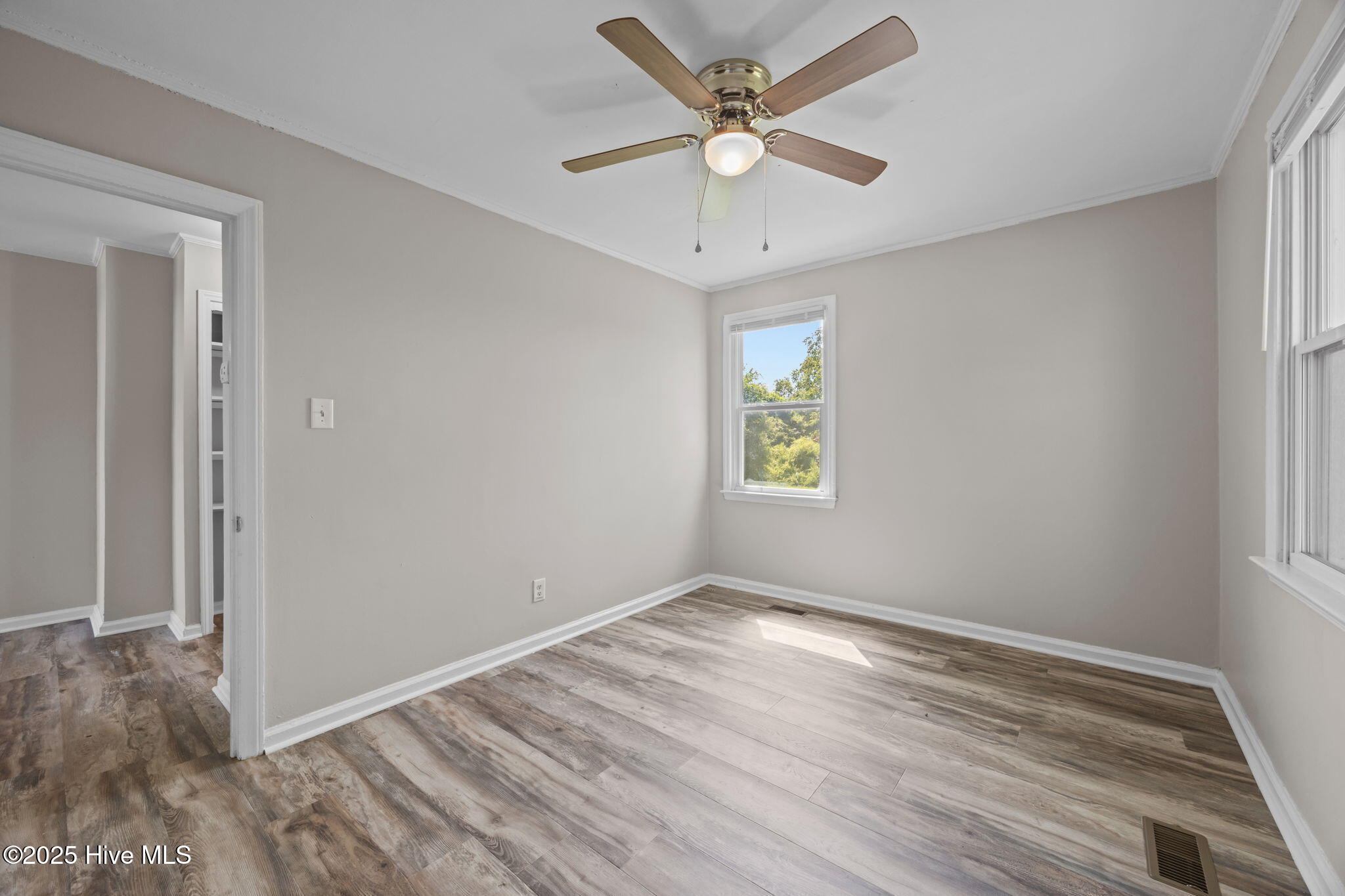 100560233 | Photo 18