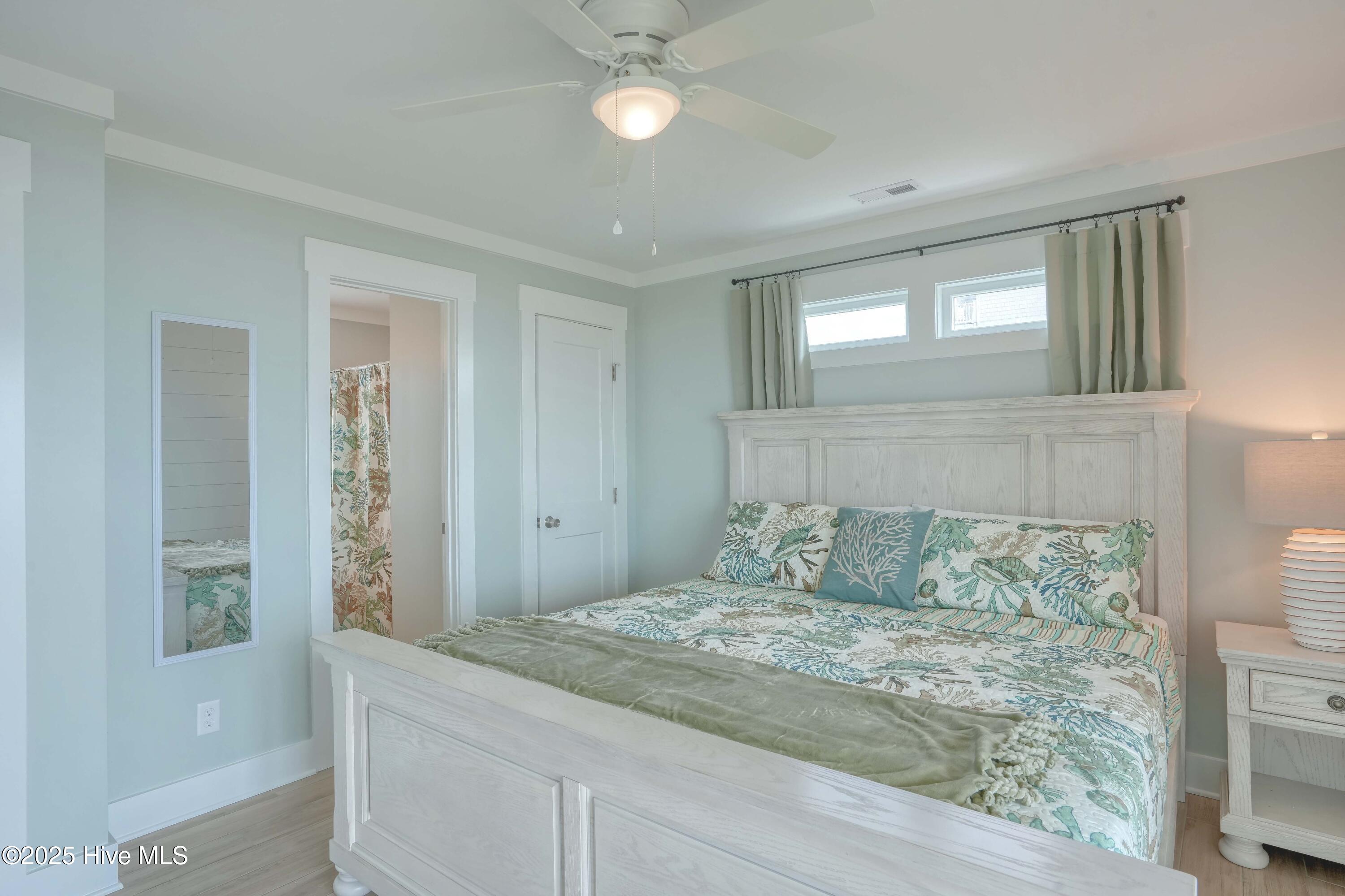 100522890 | Photo 51