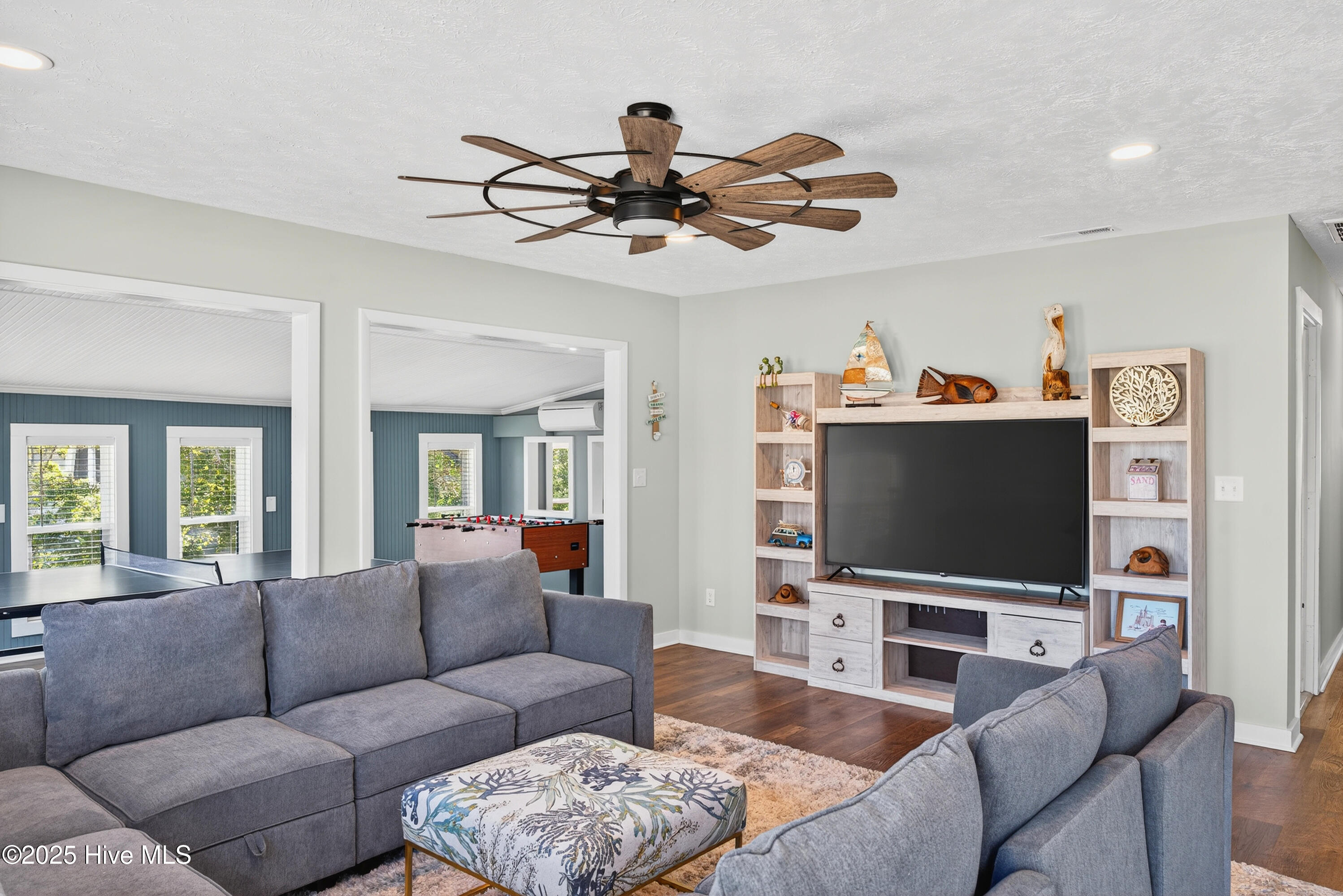 100537887 | Photo 36