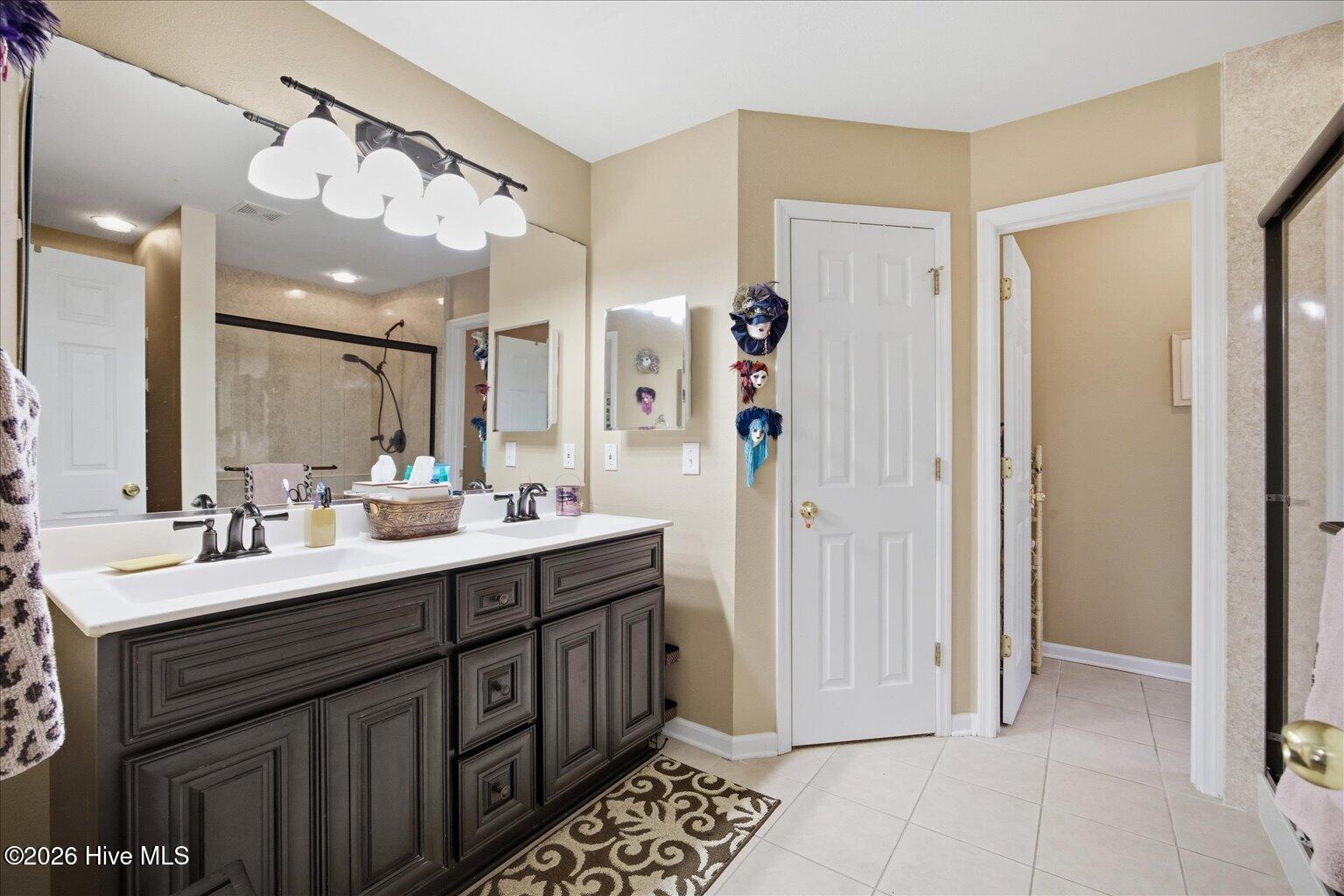 100560390 | Photo 17