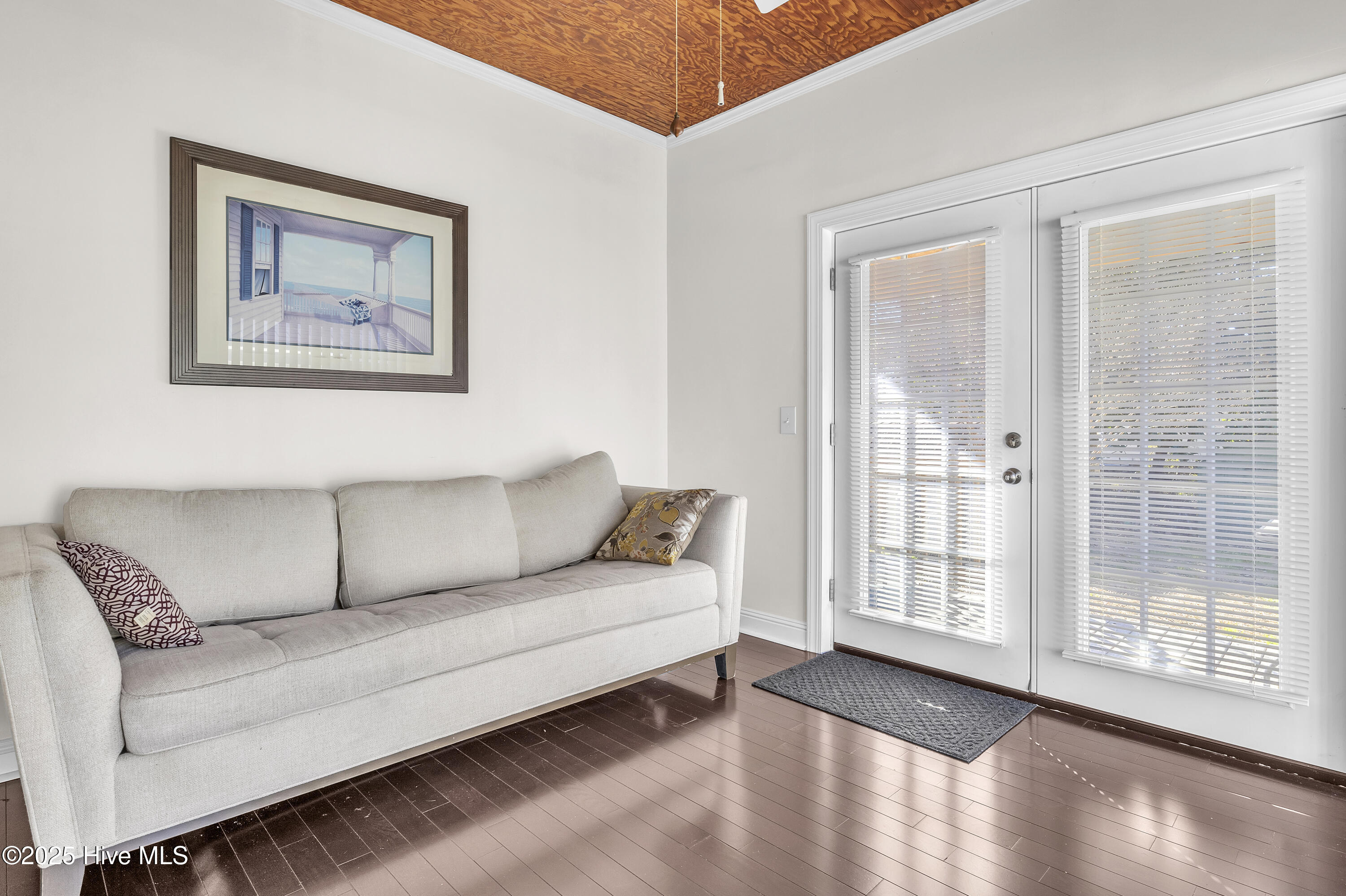 100548856 | Photo 34