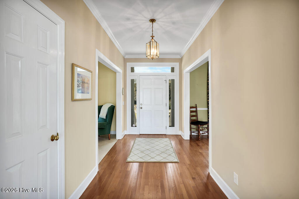 100563710 | Photo 14