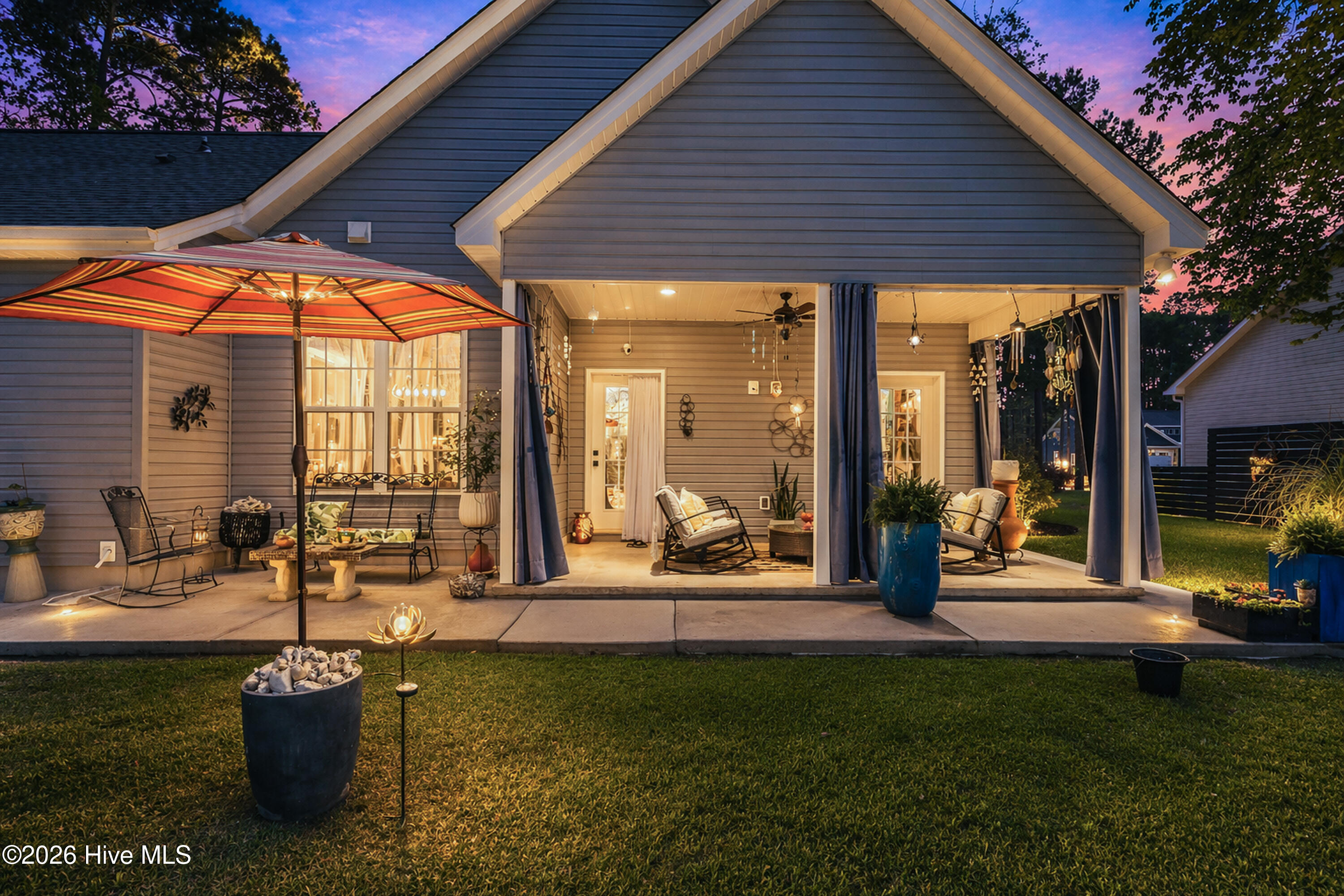 100563377 | Photo 46