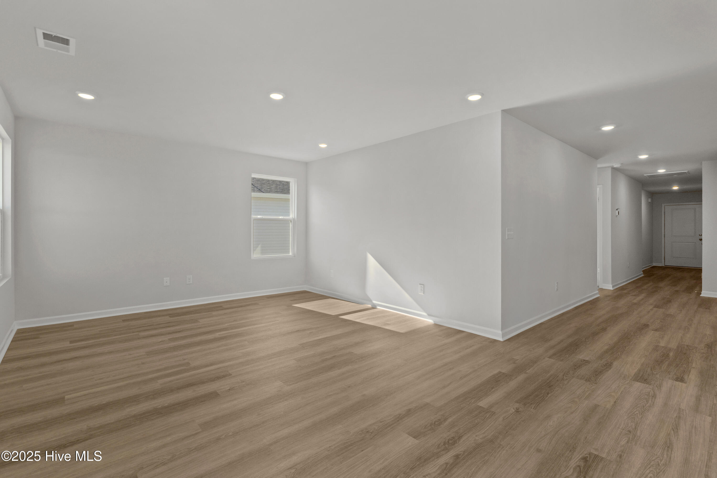 100528315 | Photo 19