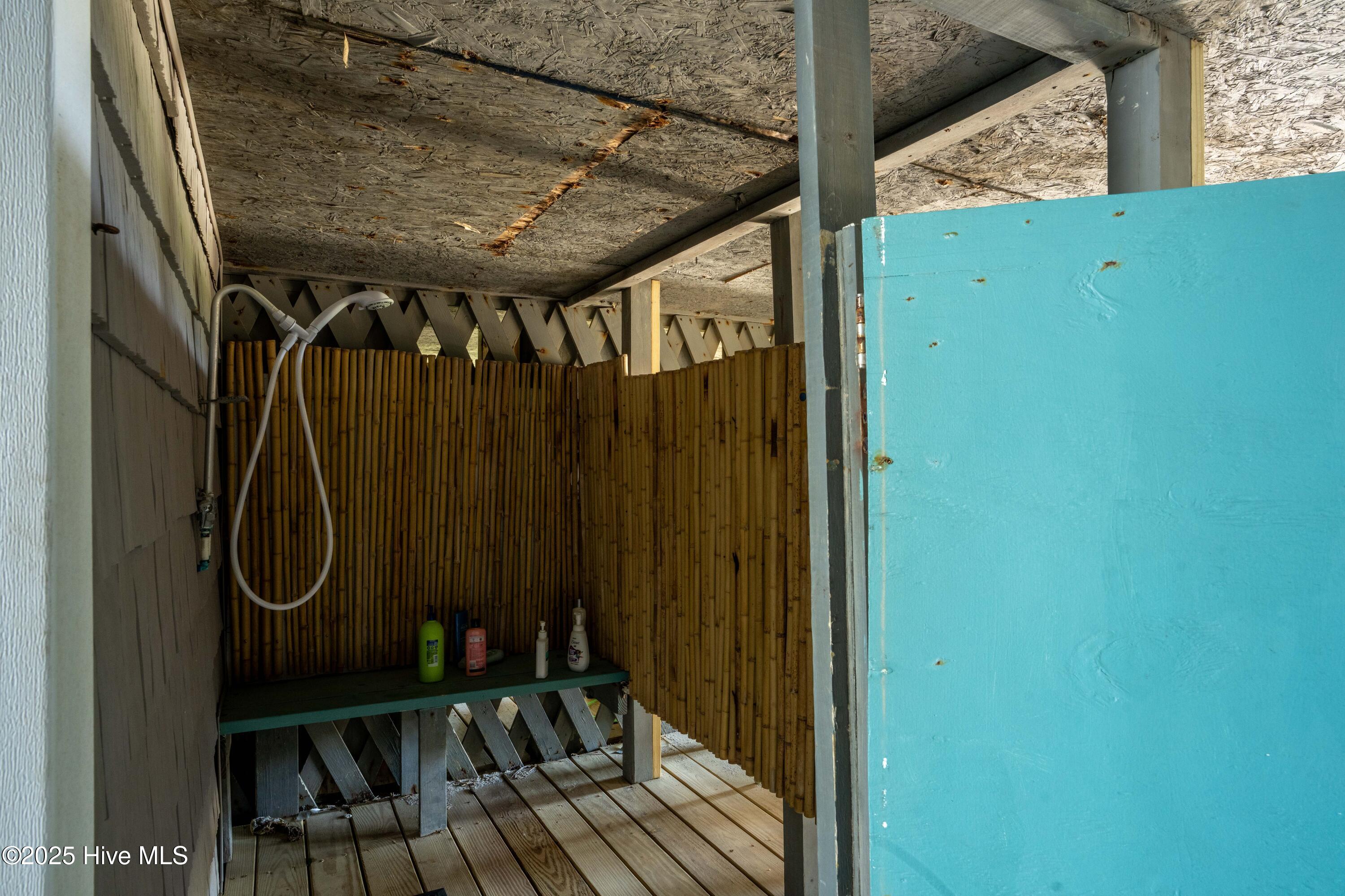 100550586 | Photo 10