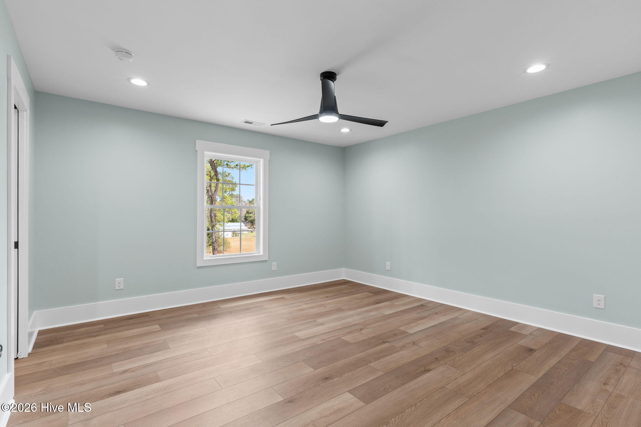 100552938 | Photo 18