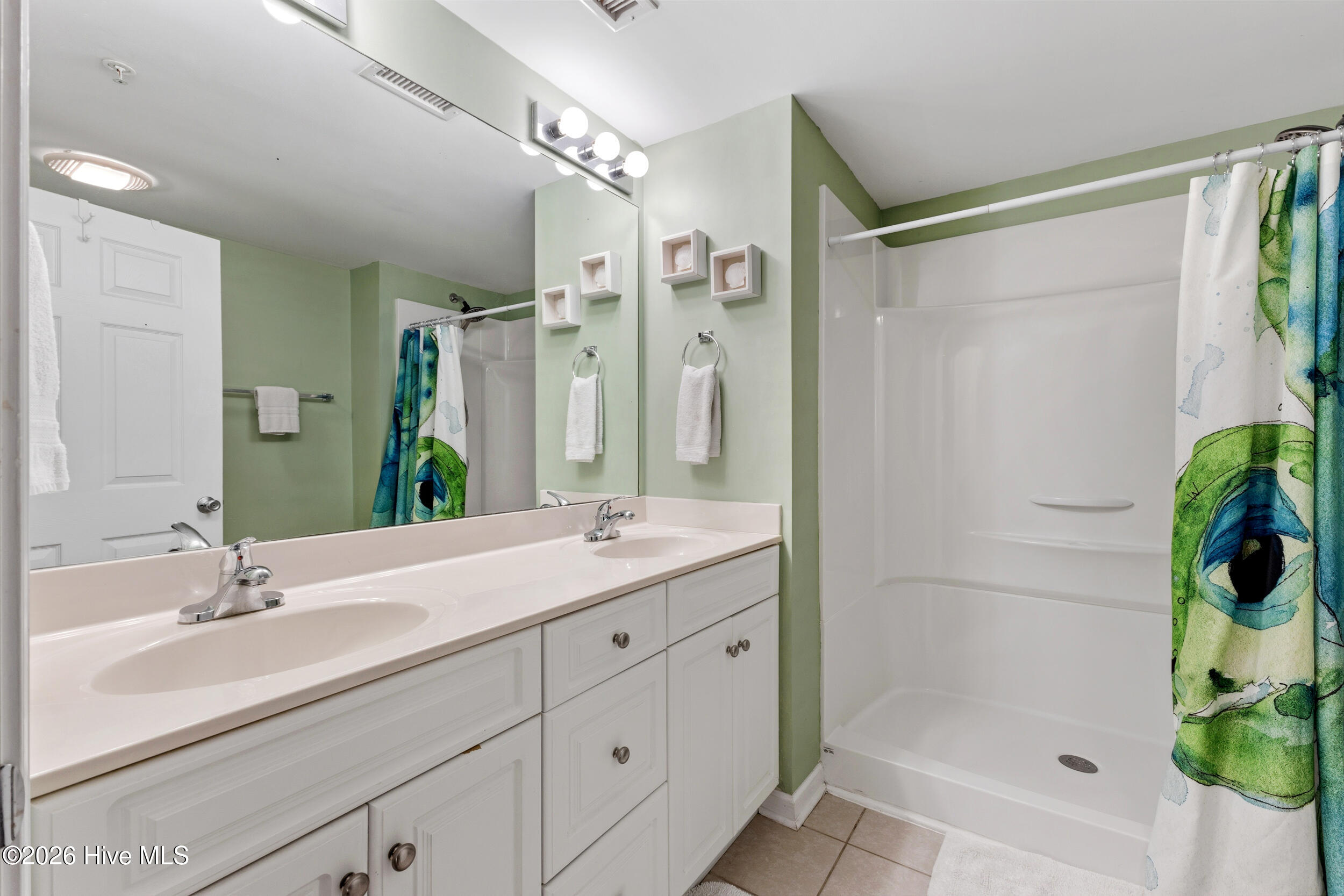 100567739 | Photo 11