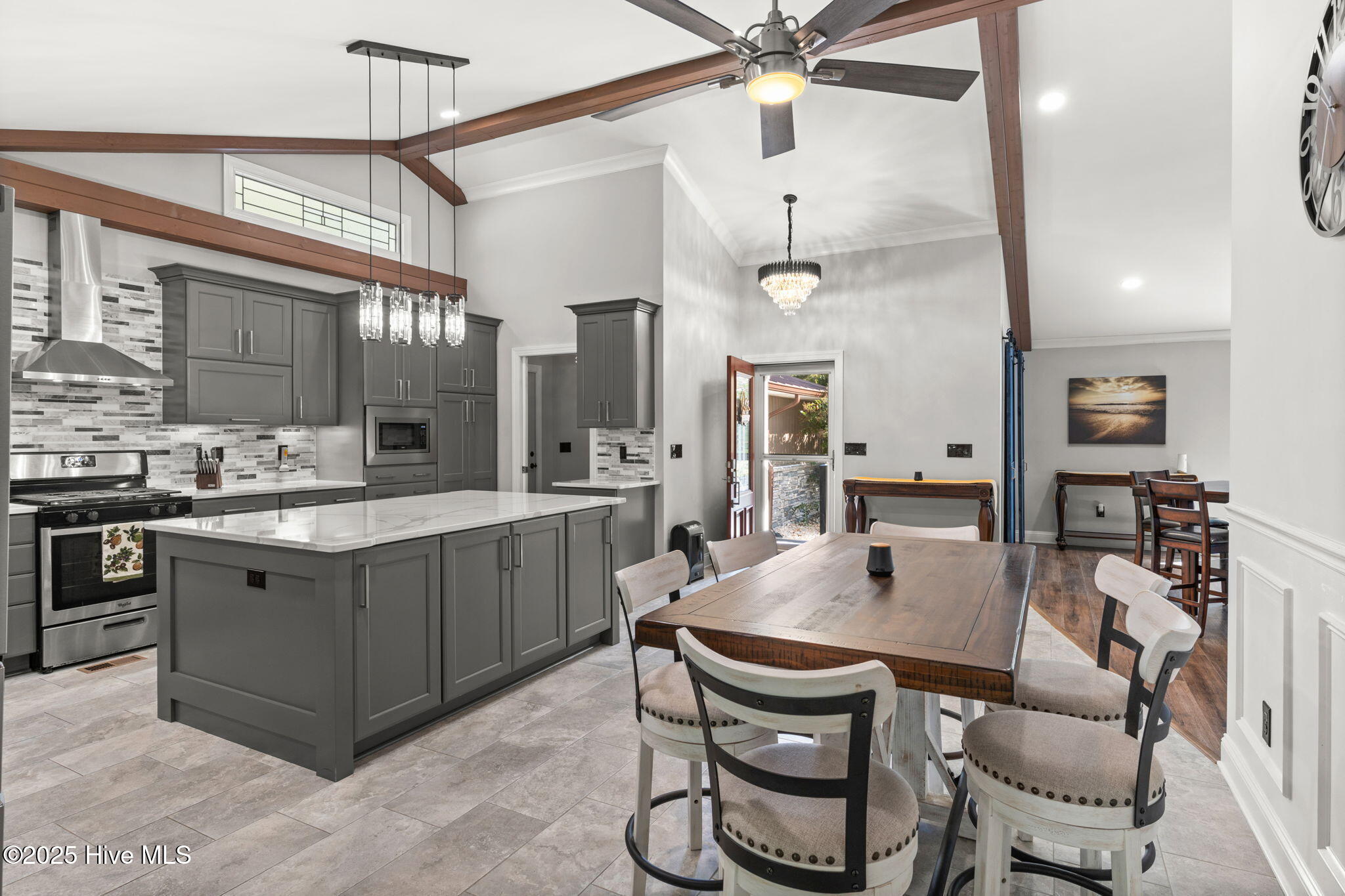 100532897 | Photo 20