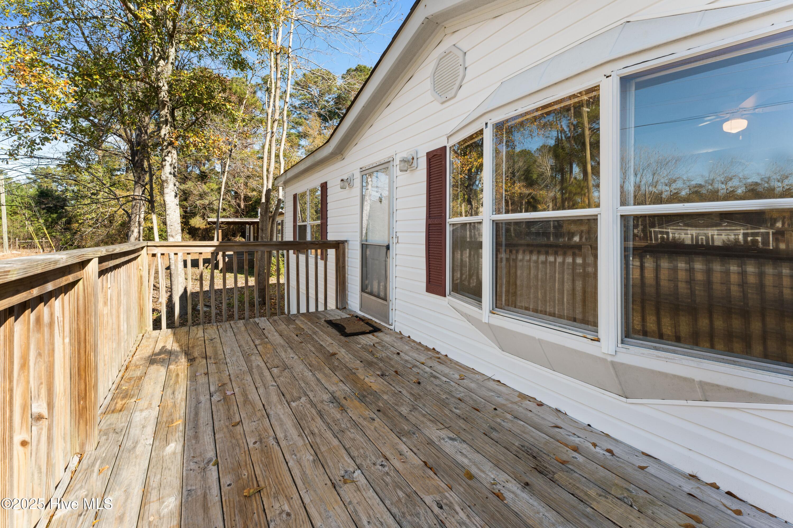 100547380 | Photo 11