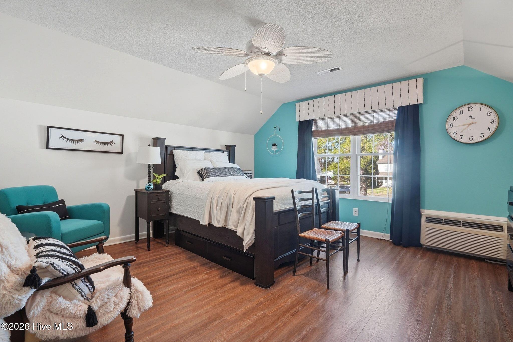 100557423 | Photo 36