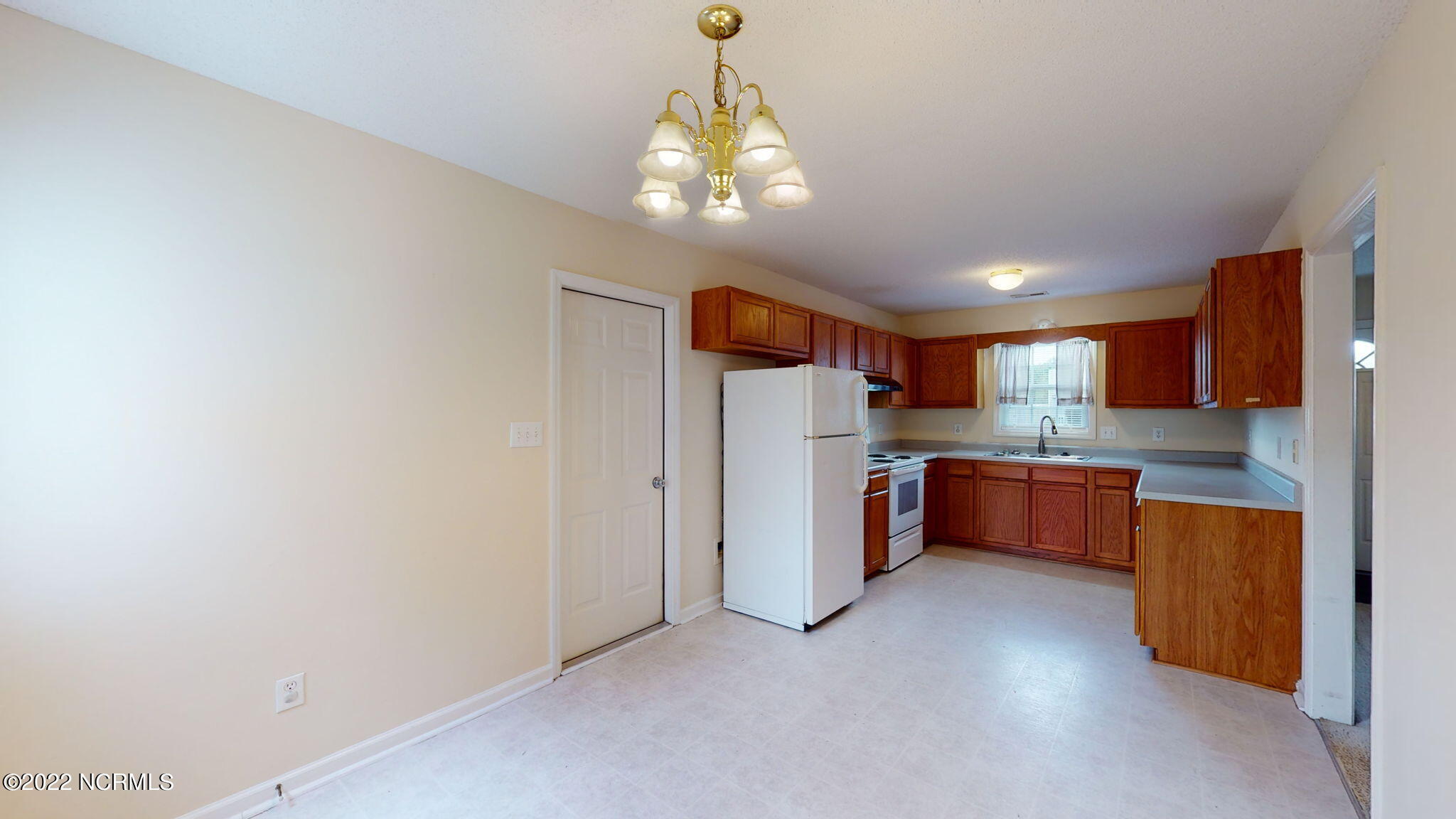 100550244 | Photo 14