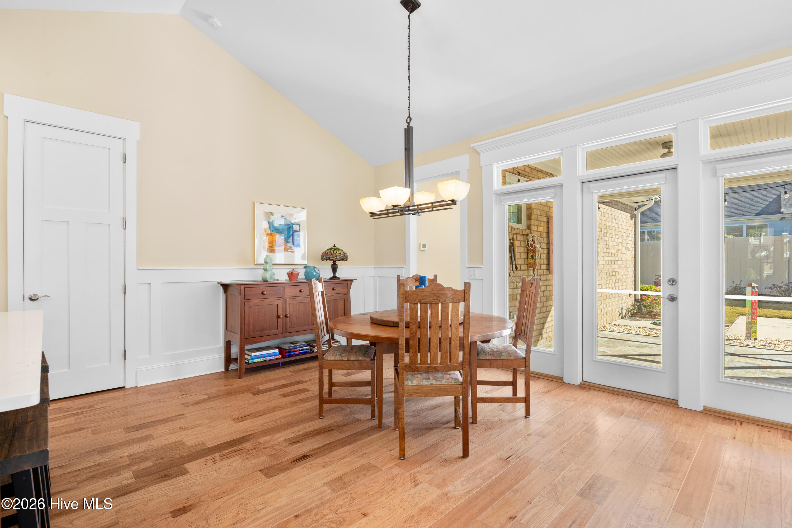 100550520 | Photo 17