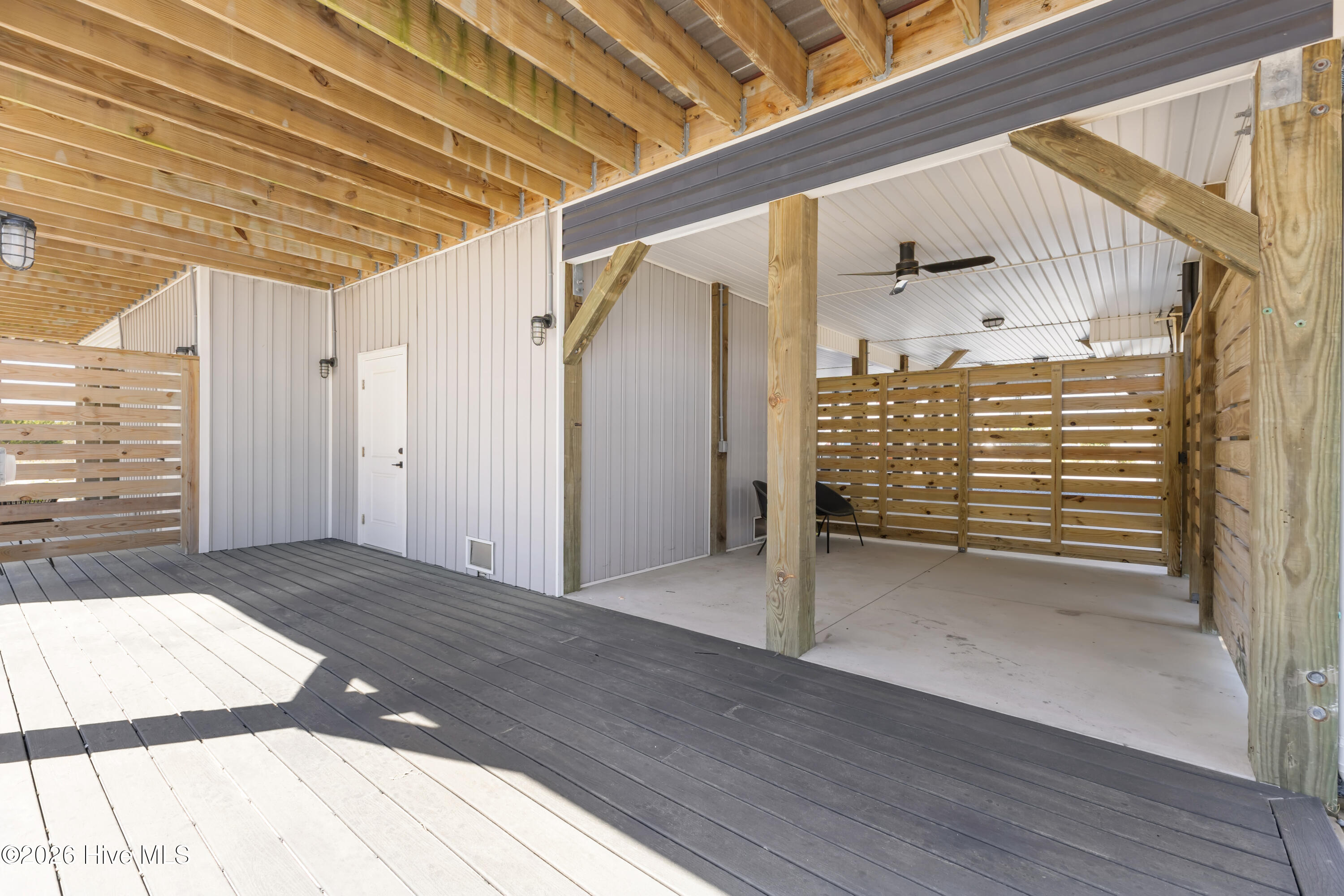 100564828 | Photo 38