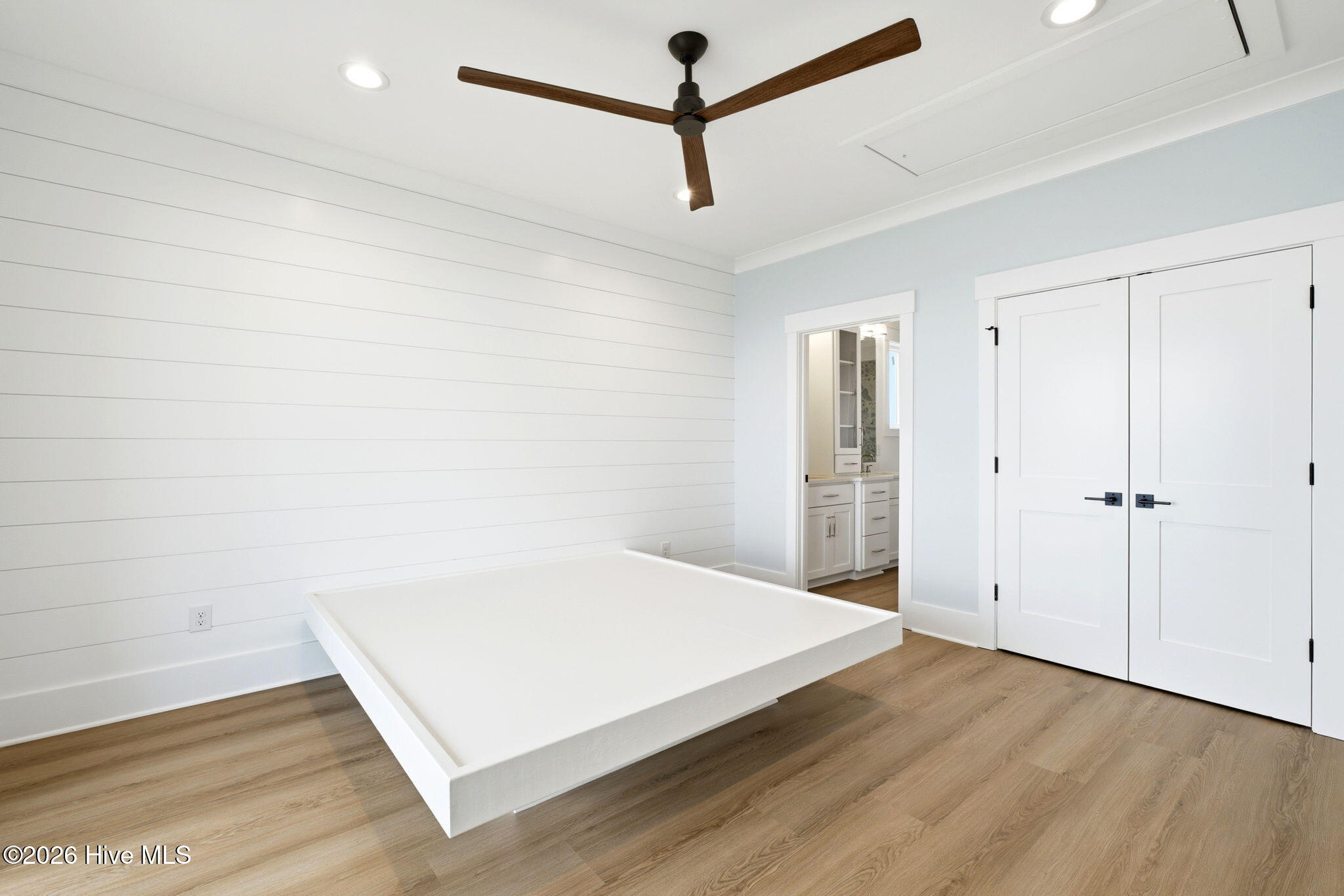 100564673 | Photo 48