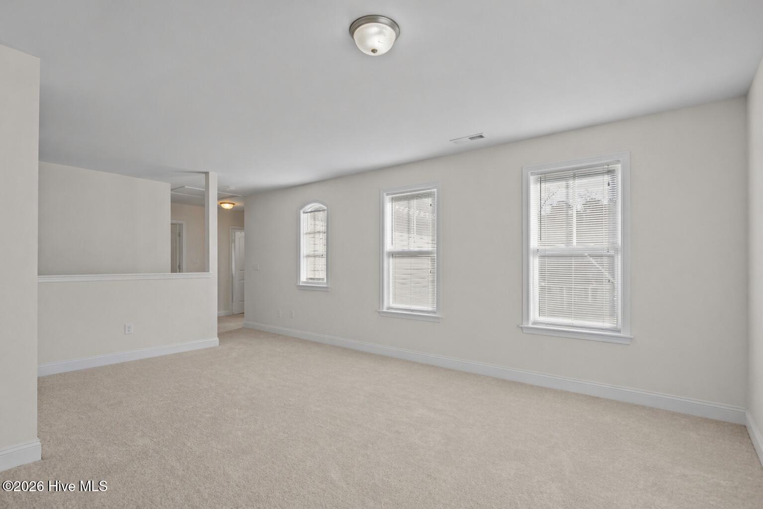 100548714 | Photo 22