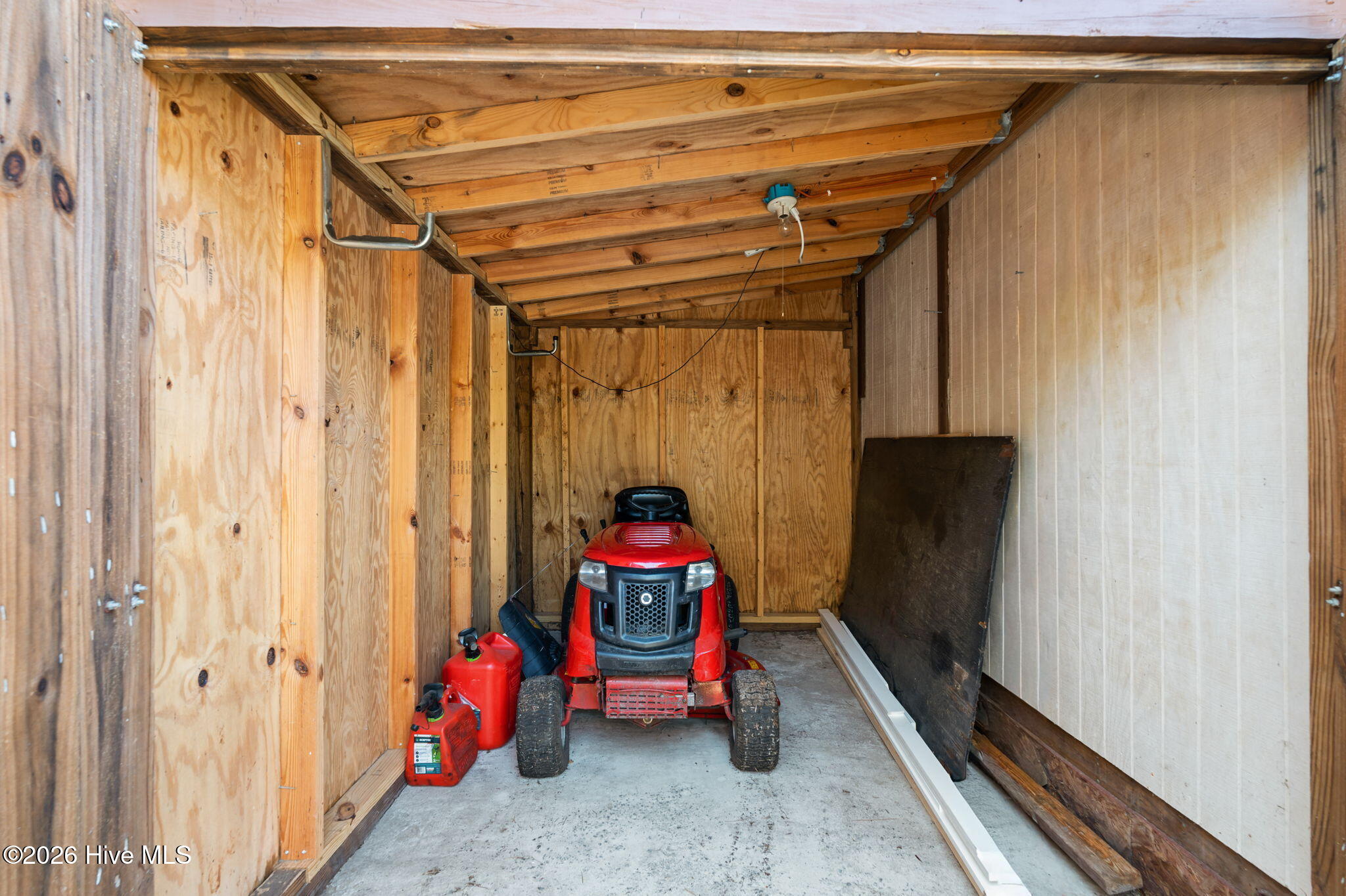 100564751 | Photo 32