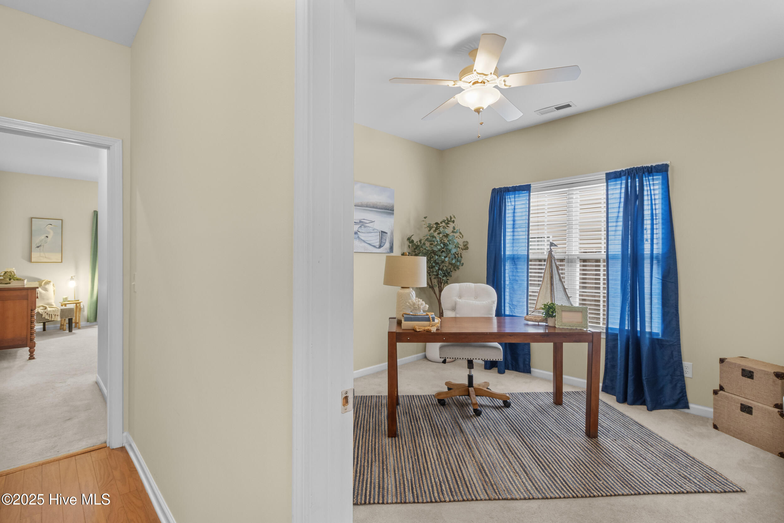 100536590 | Photo 19