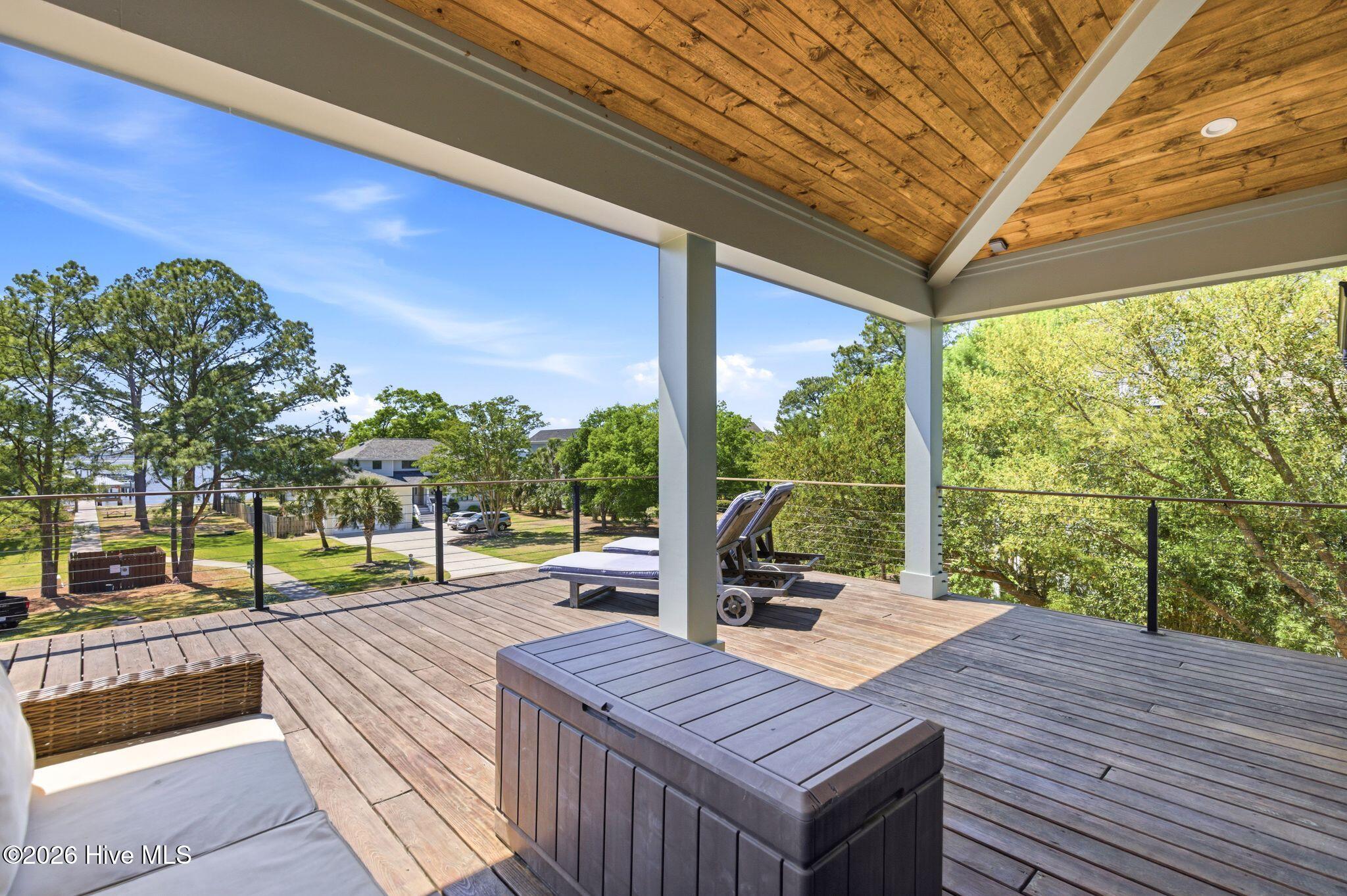 100568012 | Photo 76