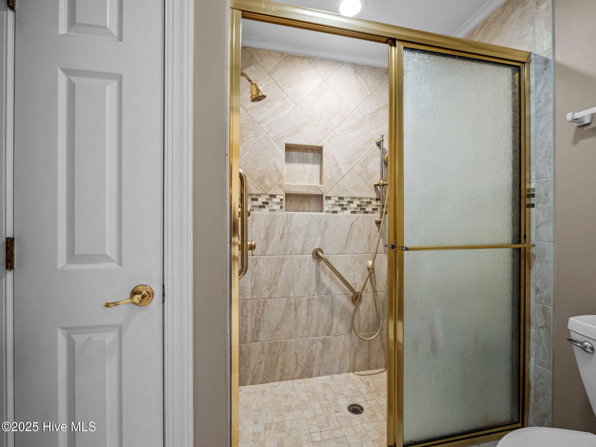 100534151 | Photo 25