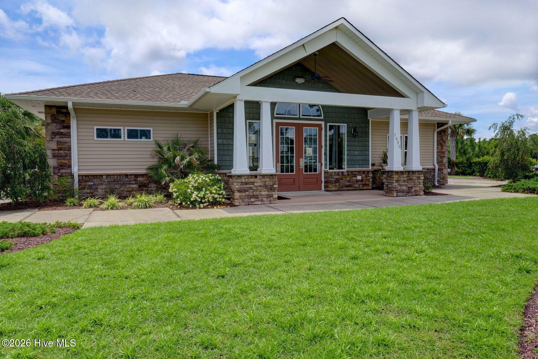 100556817 | Photo 45