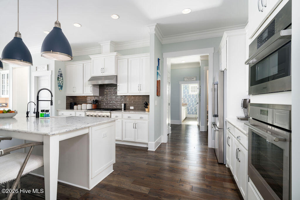 100561843 | Photo 17