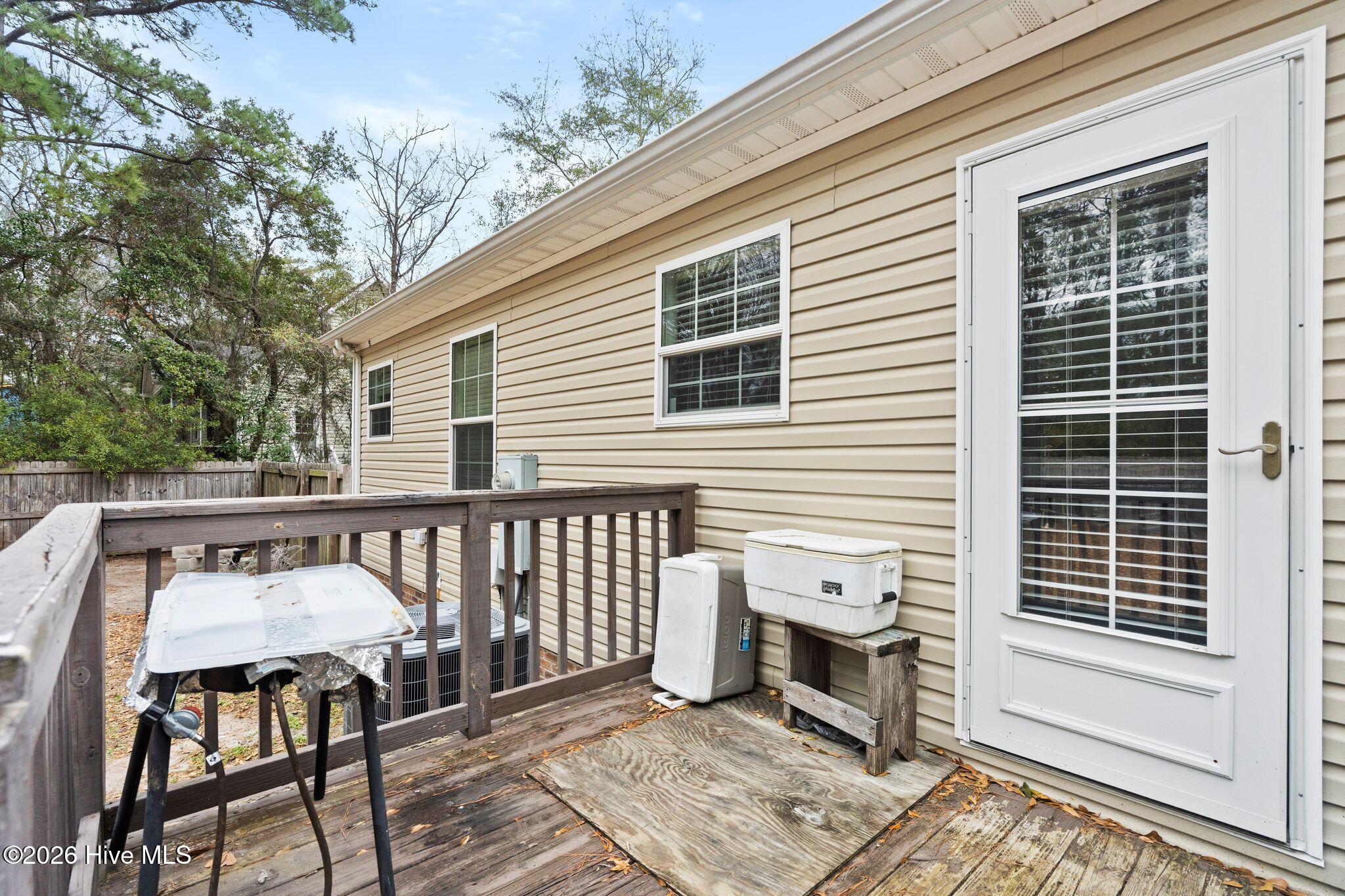 100558385 | Photo 42